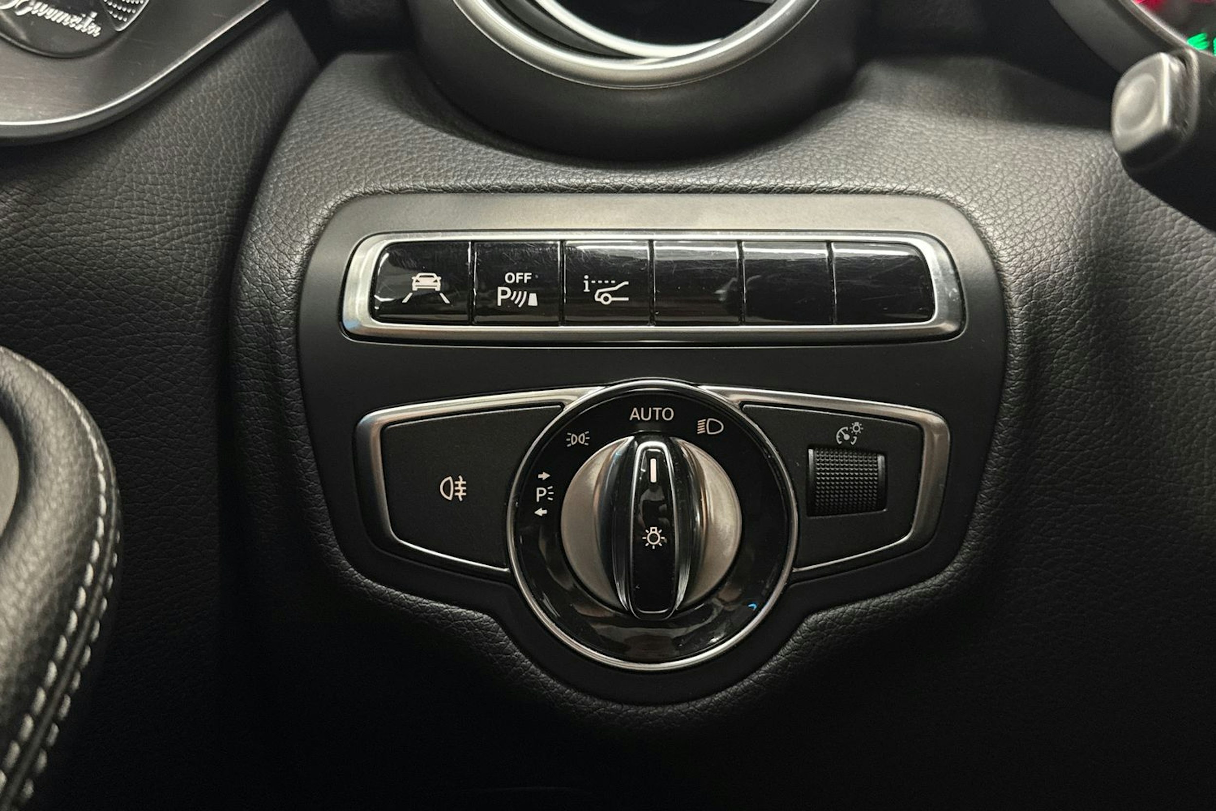 harmaa Mercedes-Benz C 2015 kuva 18.