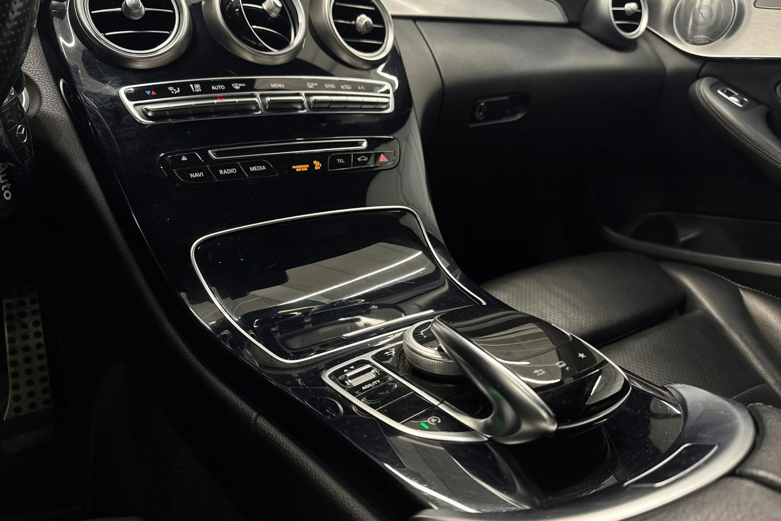 harmaa Mercedes-Benz C 2015 kuva 19.