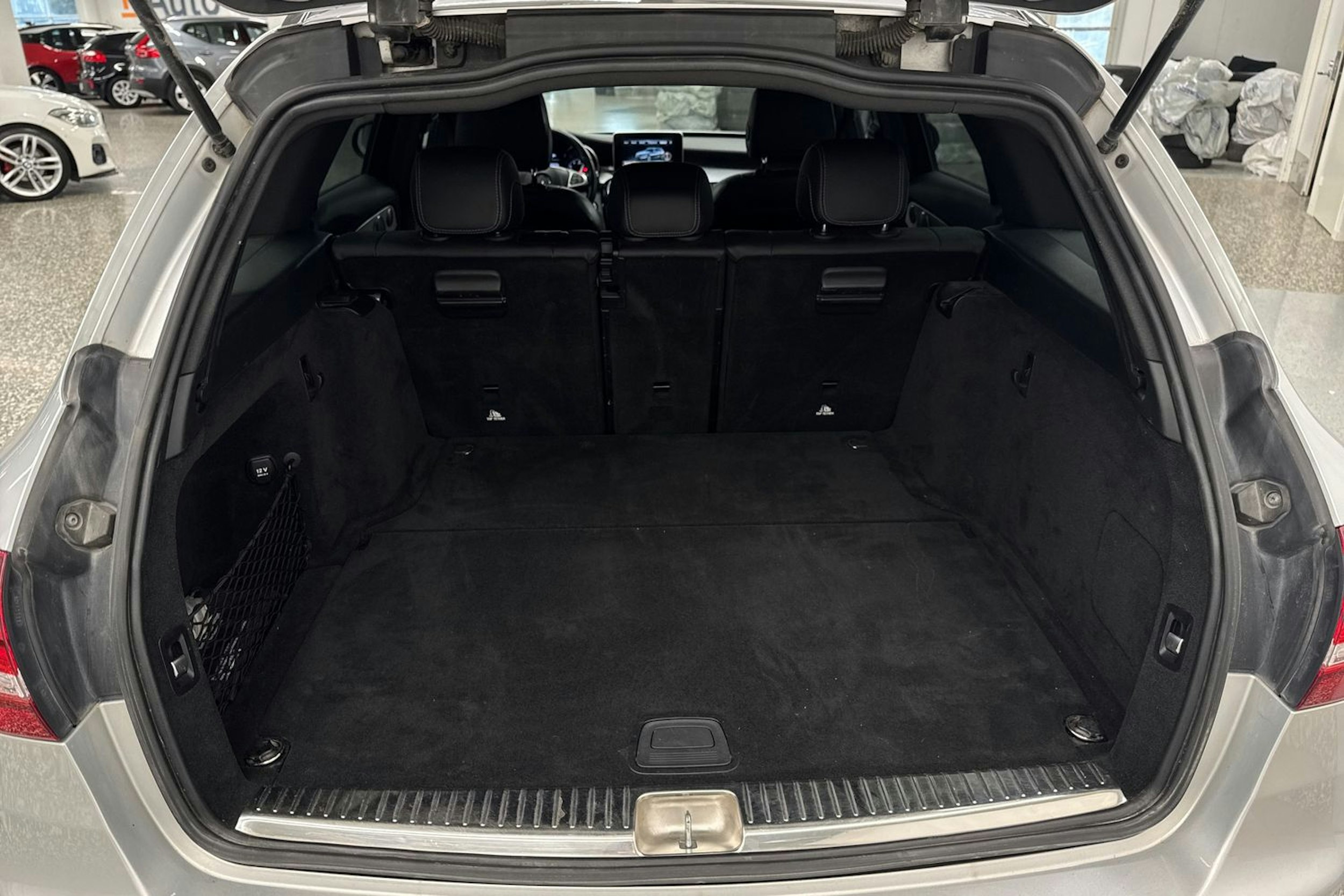 harmaa Mercedes-Benz C 2015 kuva 32.