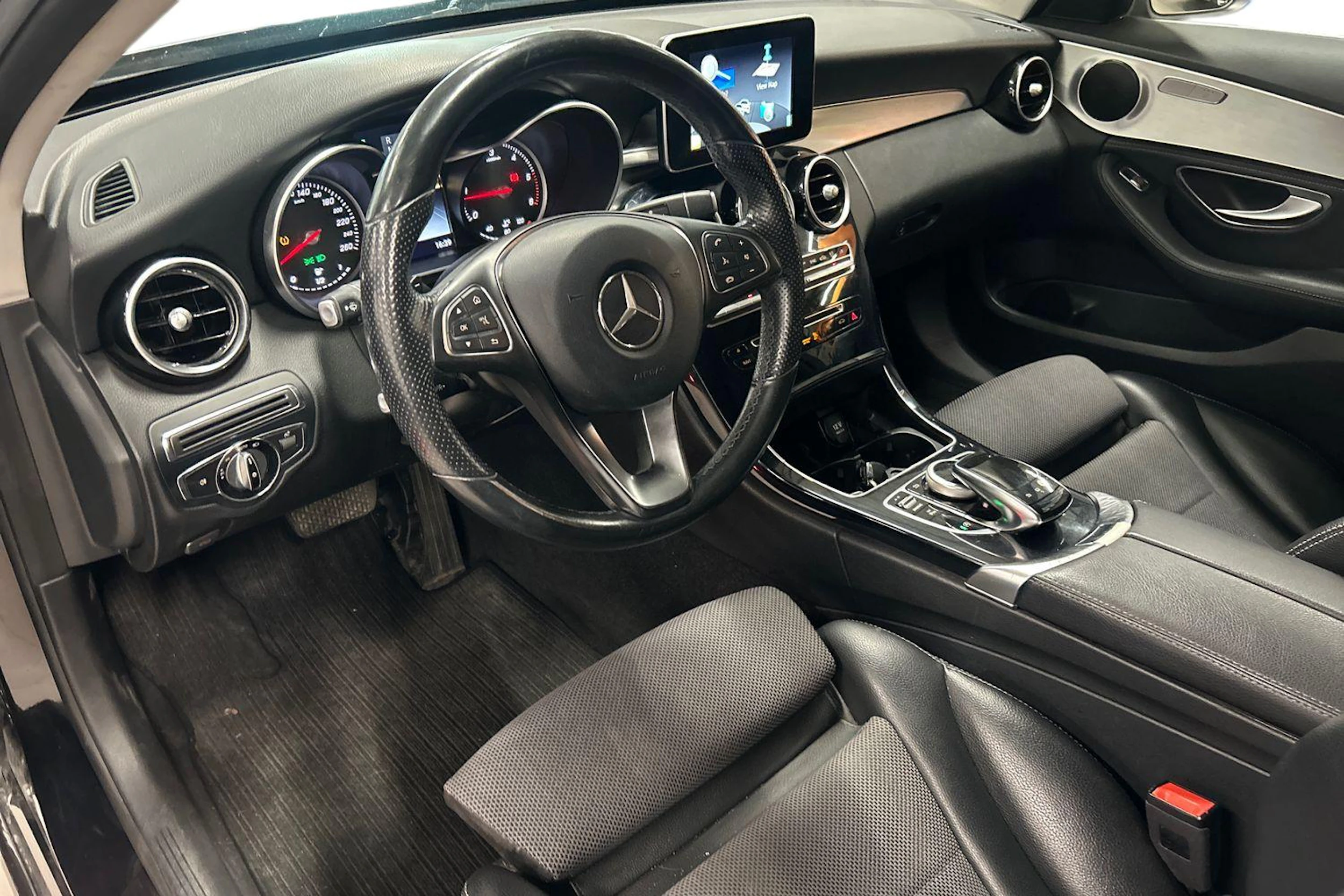 musta Mercedes-Benz C 2015 kuva 3.