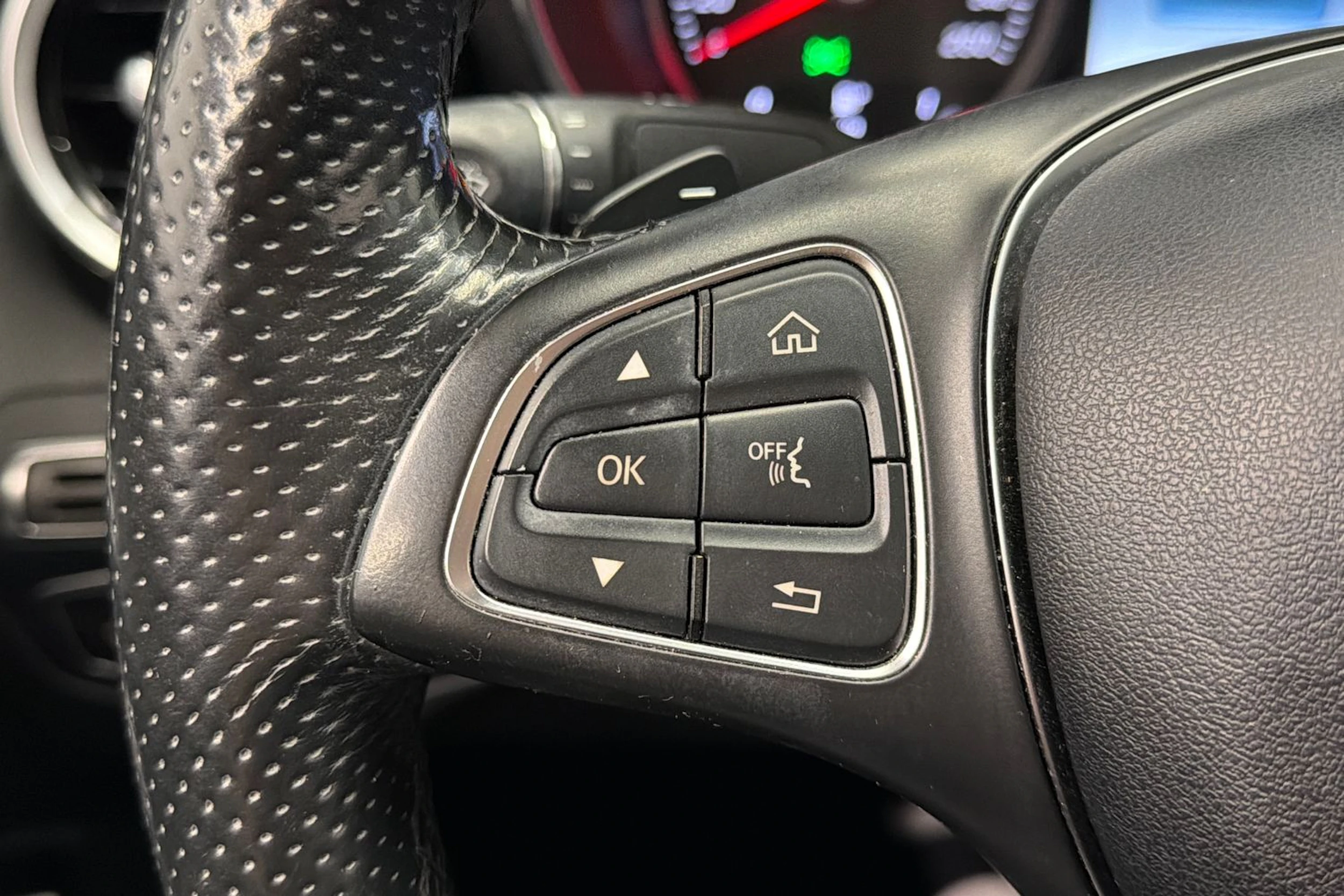 musta Mercedes-Benz C 2015 kuva 18.