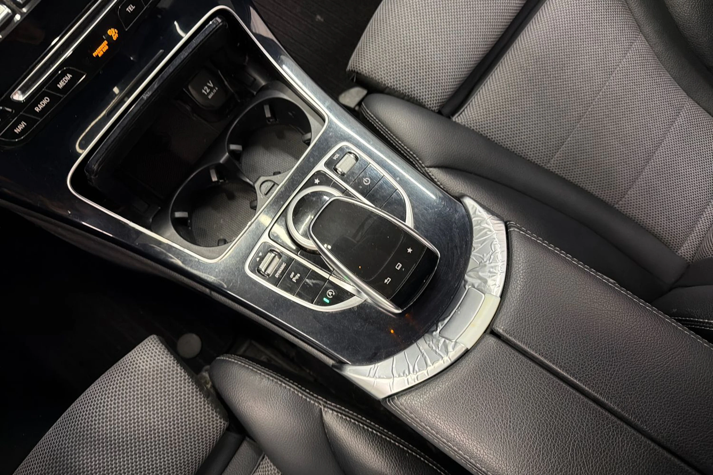 musta Mercedes-Benz C 2015 kuva 24.