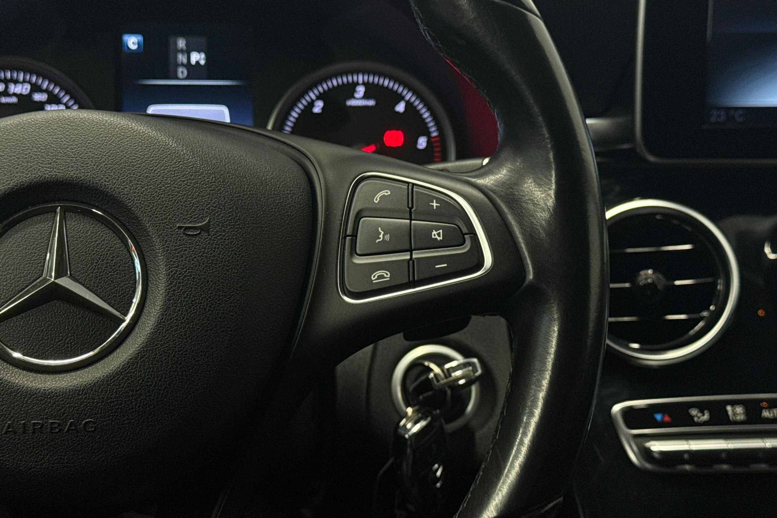 musta Mercedes-Benz C 2015 kuva 15.