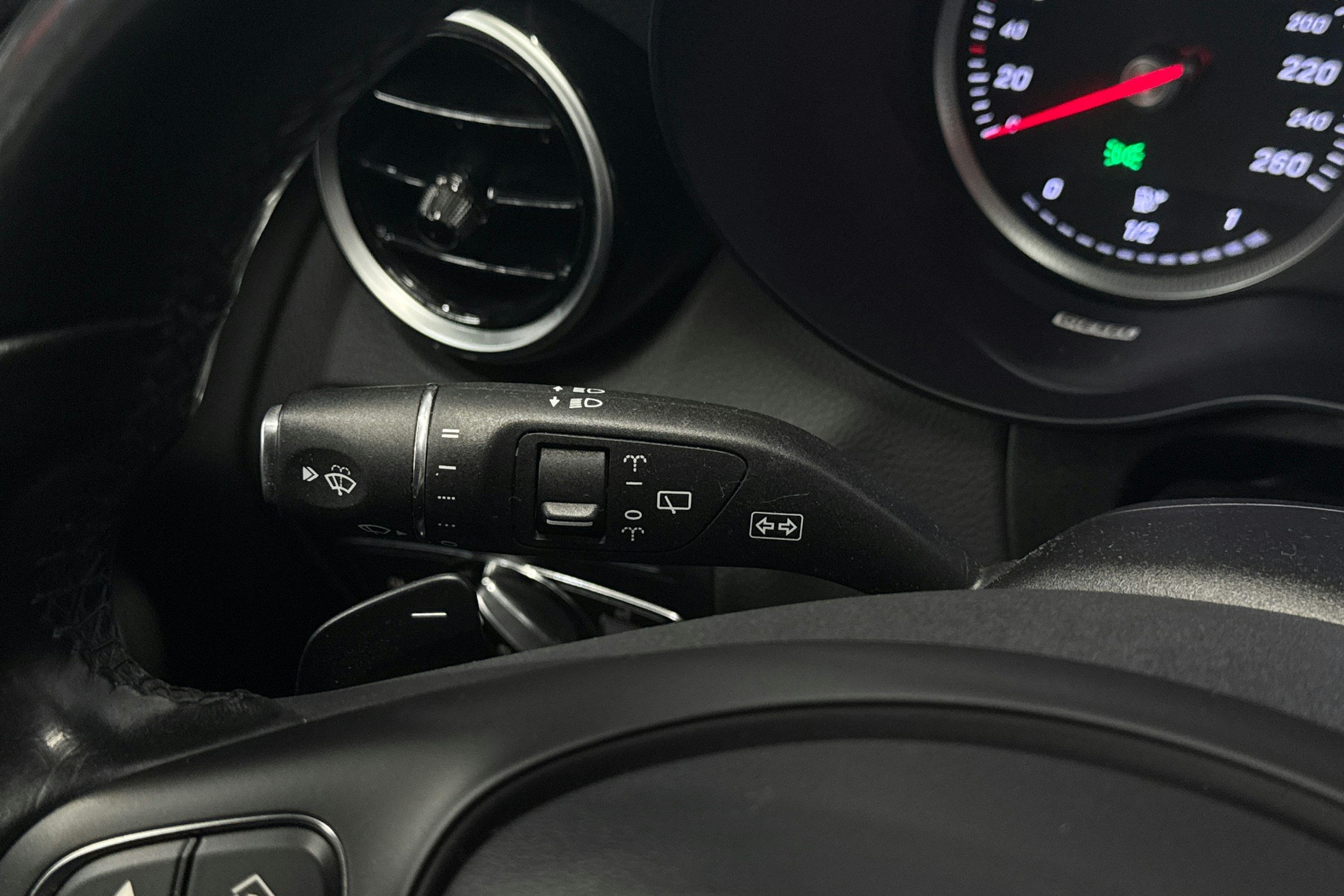 musta Mercedes-Benz C 2015 kuva 17.