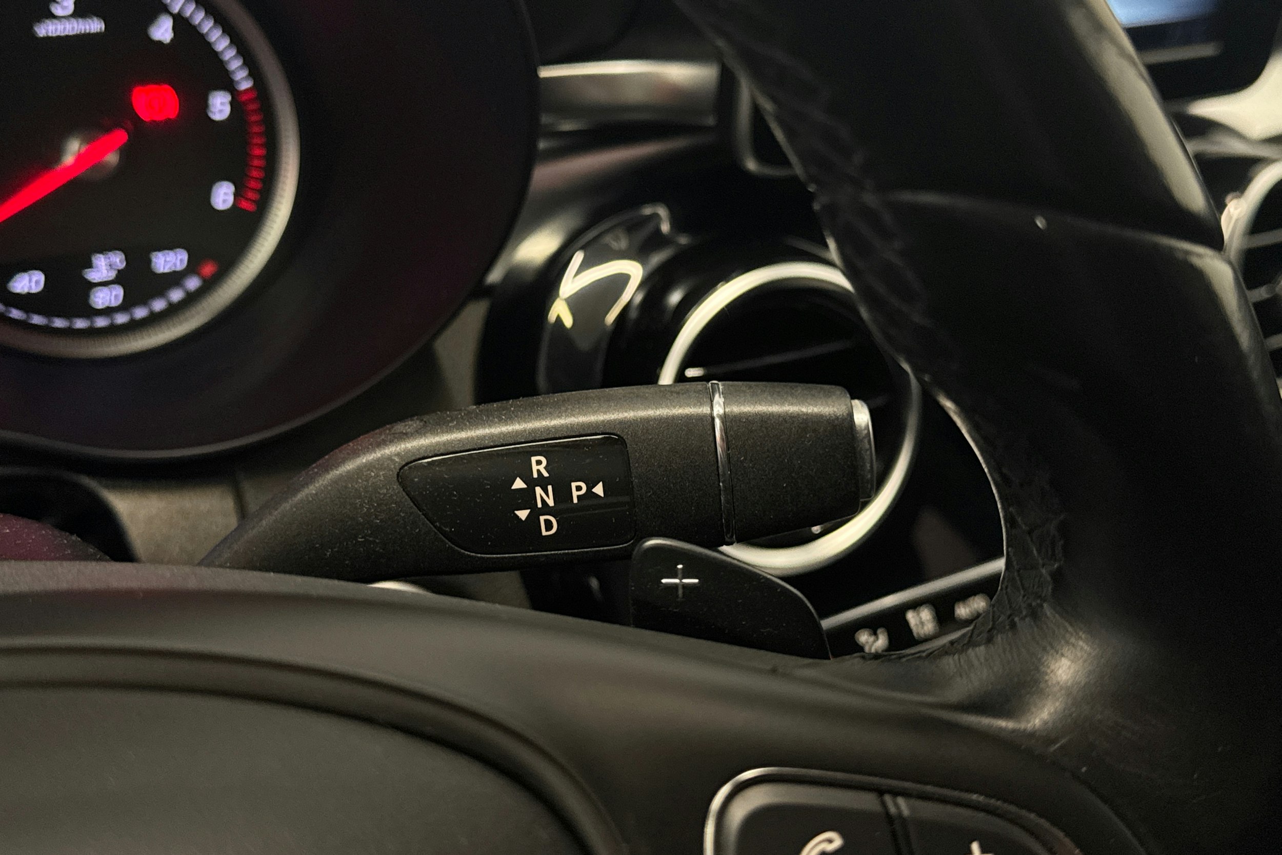 musta Mercedes-Benz C 2015 kuva 18.