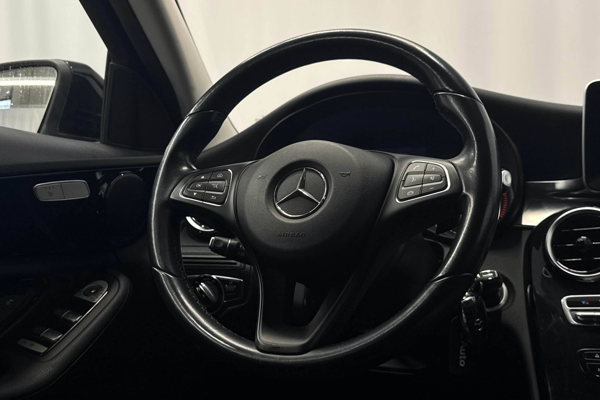 musta Mercedes-Benz C 2015 kuva 19.