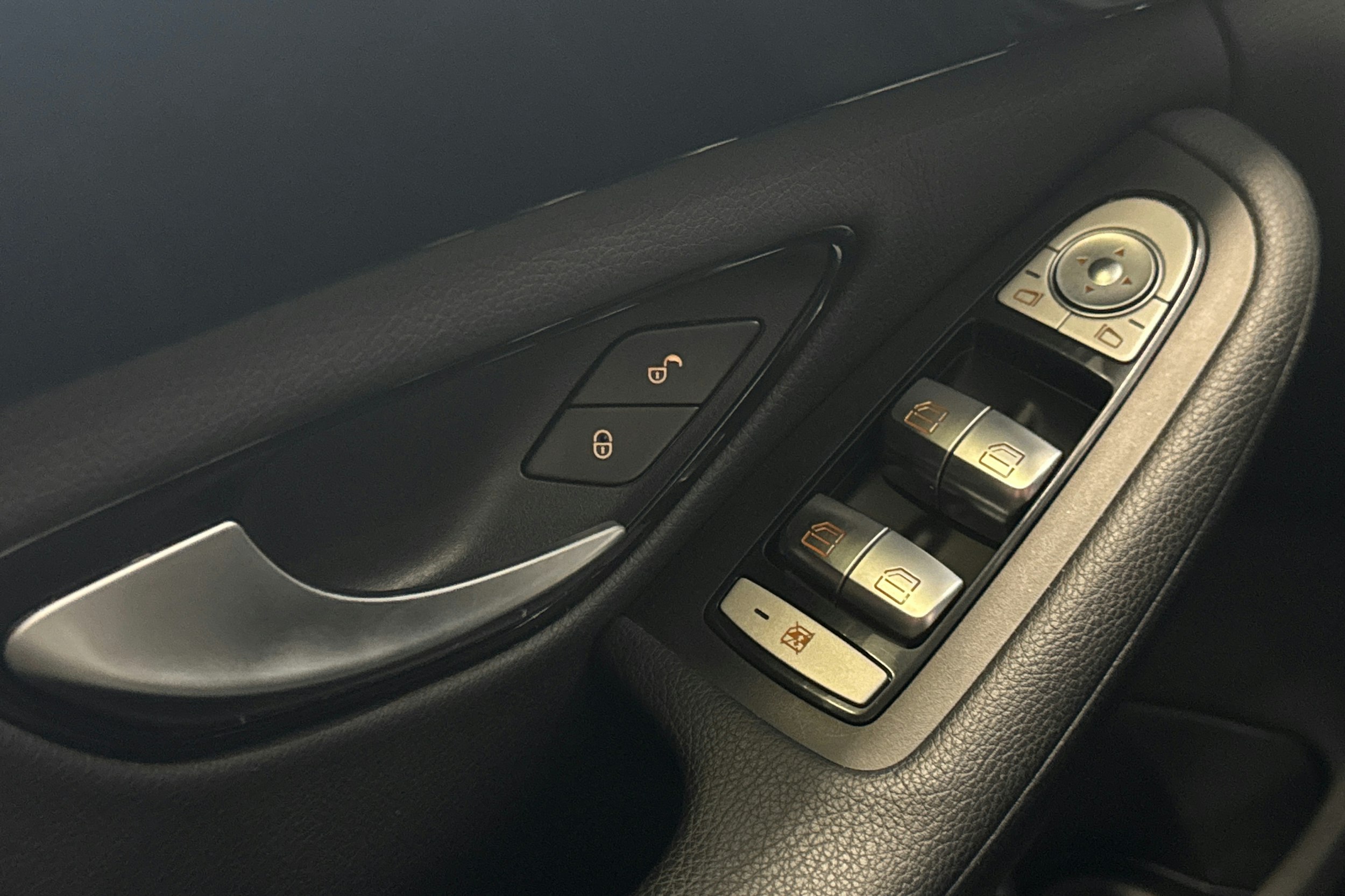 musta Mercedes-Benz C 2015 kuva 20.