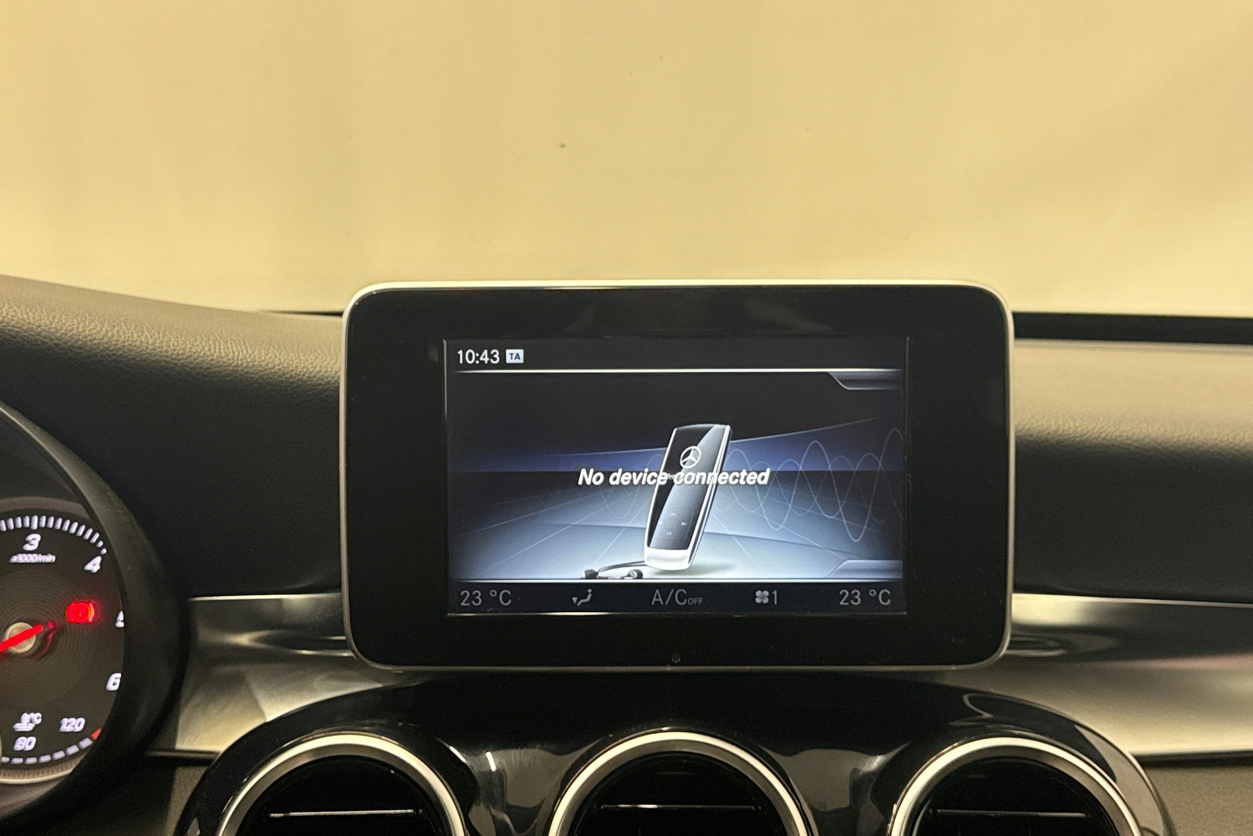 musta Mercedes-Benz C 2015 kuva 23.