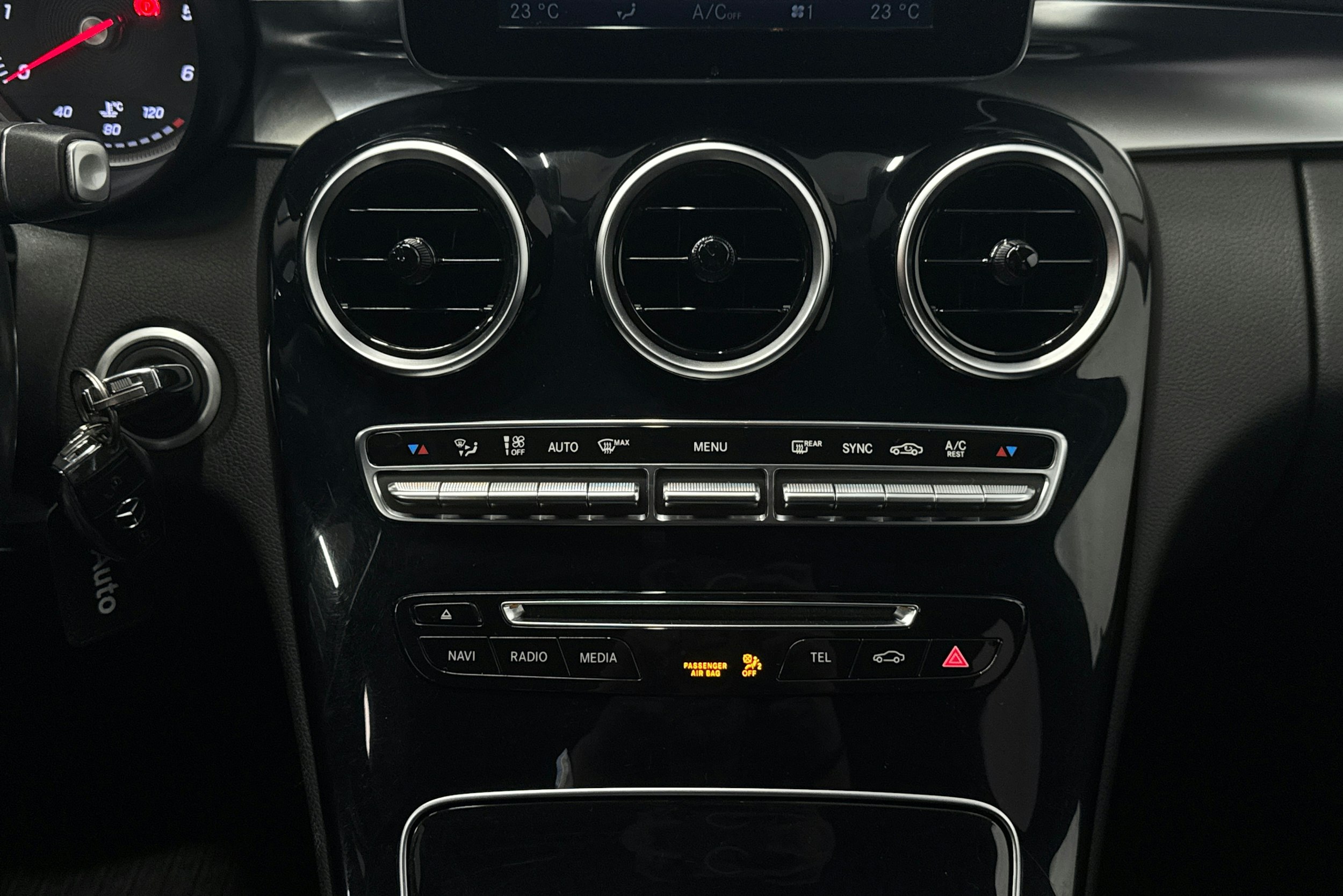 musta Mercedes-Benz C 2015 kuva 24.