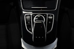 musta Mercedes-Benz C 2015 kuva 25.