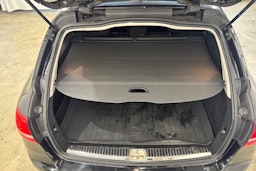 musta Mercedes-Benz C 2015 kuva 31.