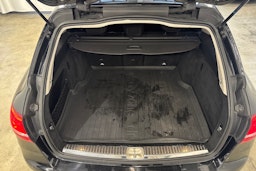 musta Mercedes-Benz C 2015 kuva 32.