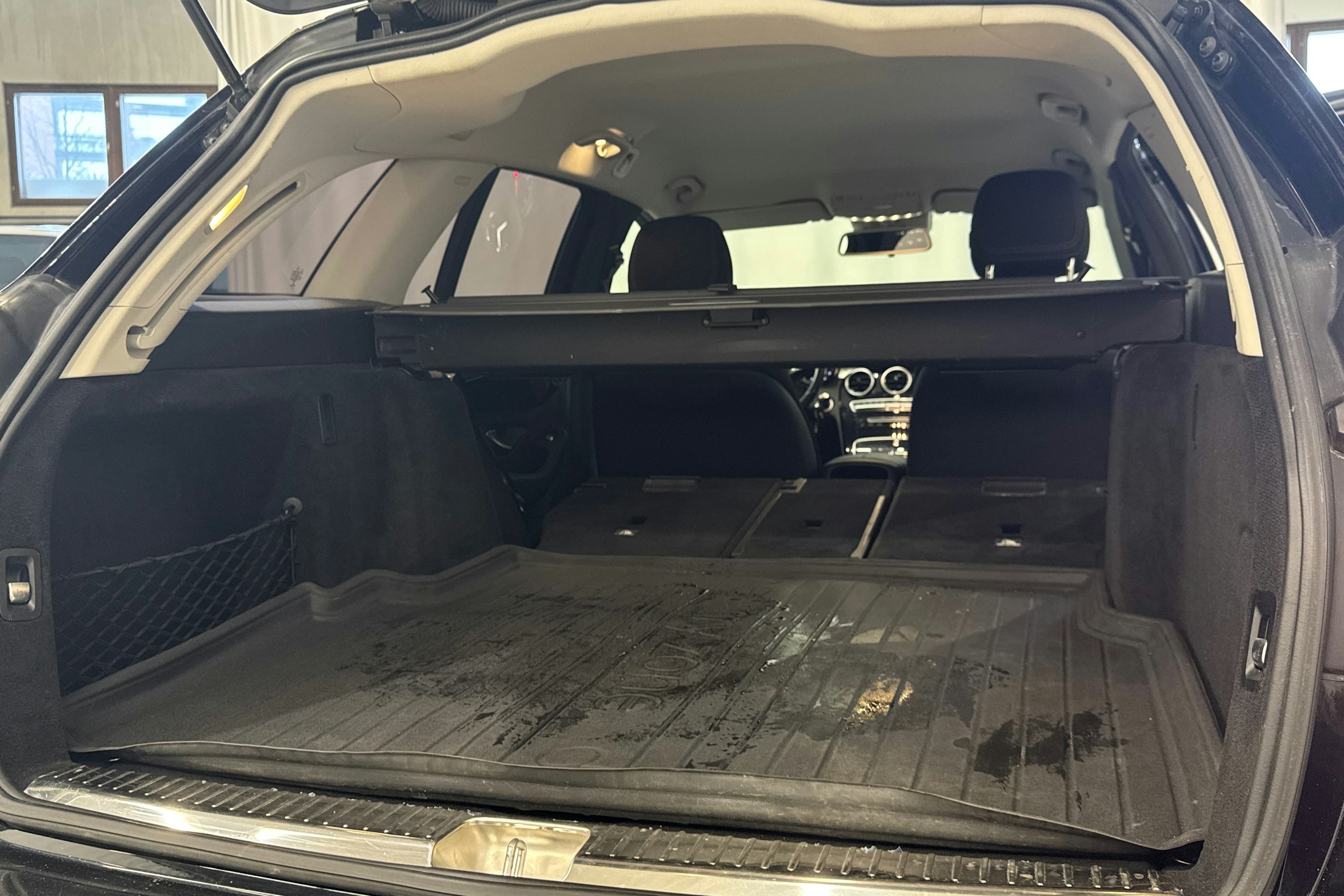 musta Mercedes-Benz C 2015 kuva 33.