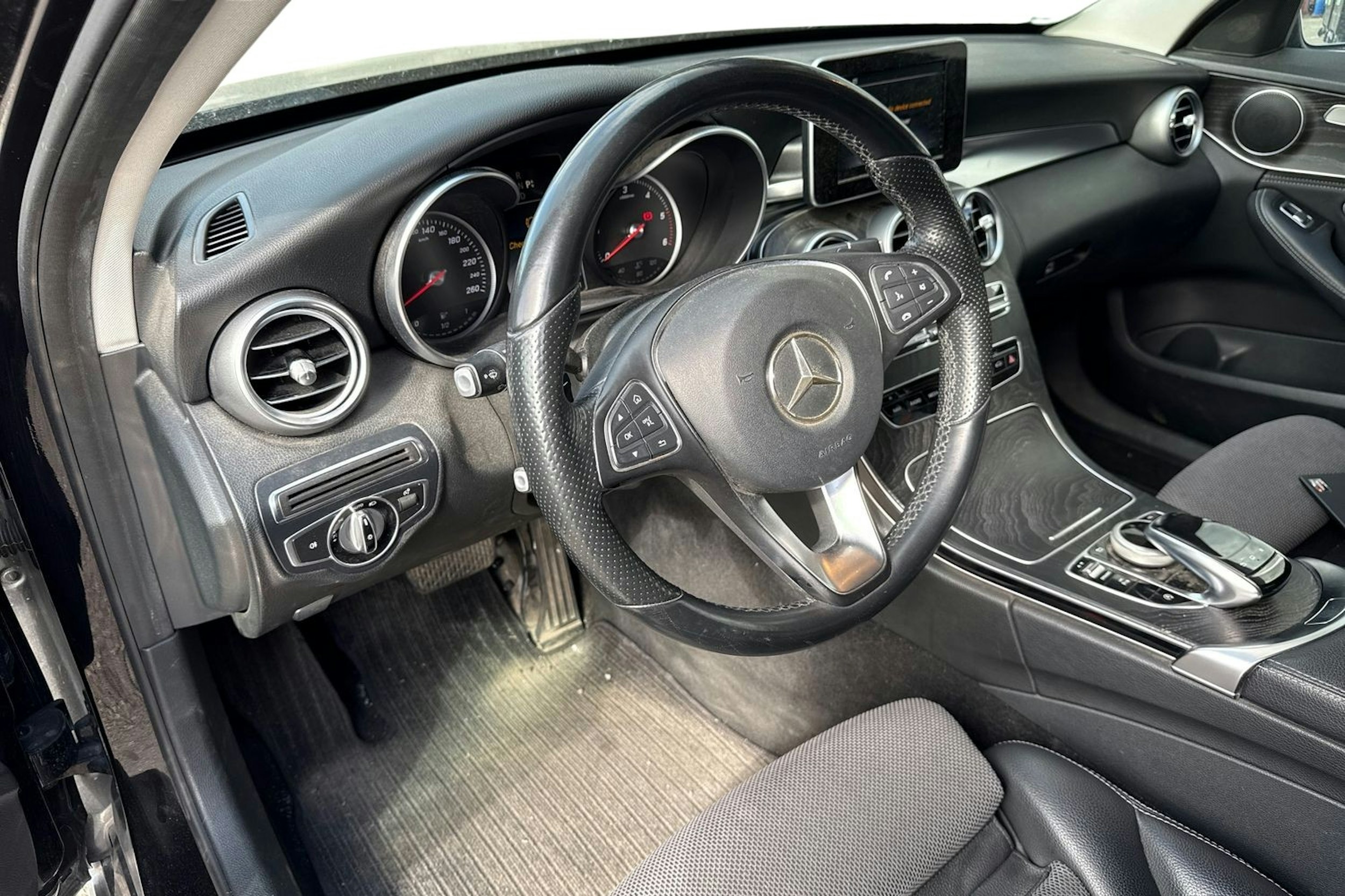 musta Mercedes-Benz C 2015 kuva 3.