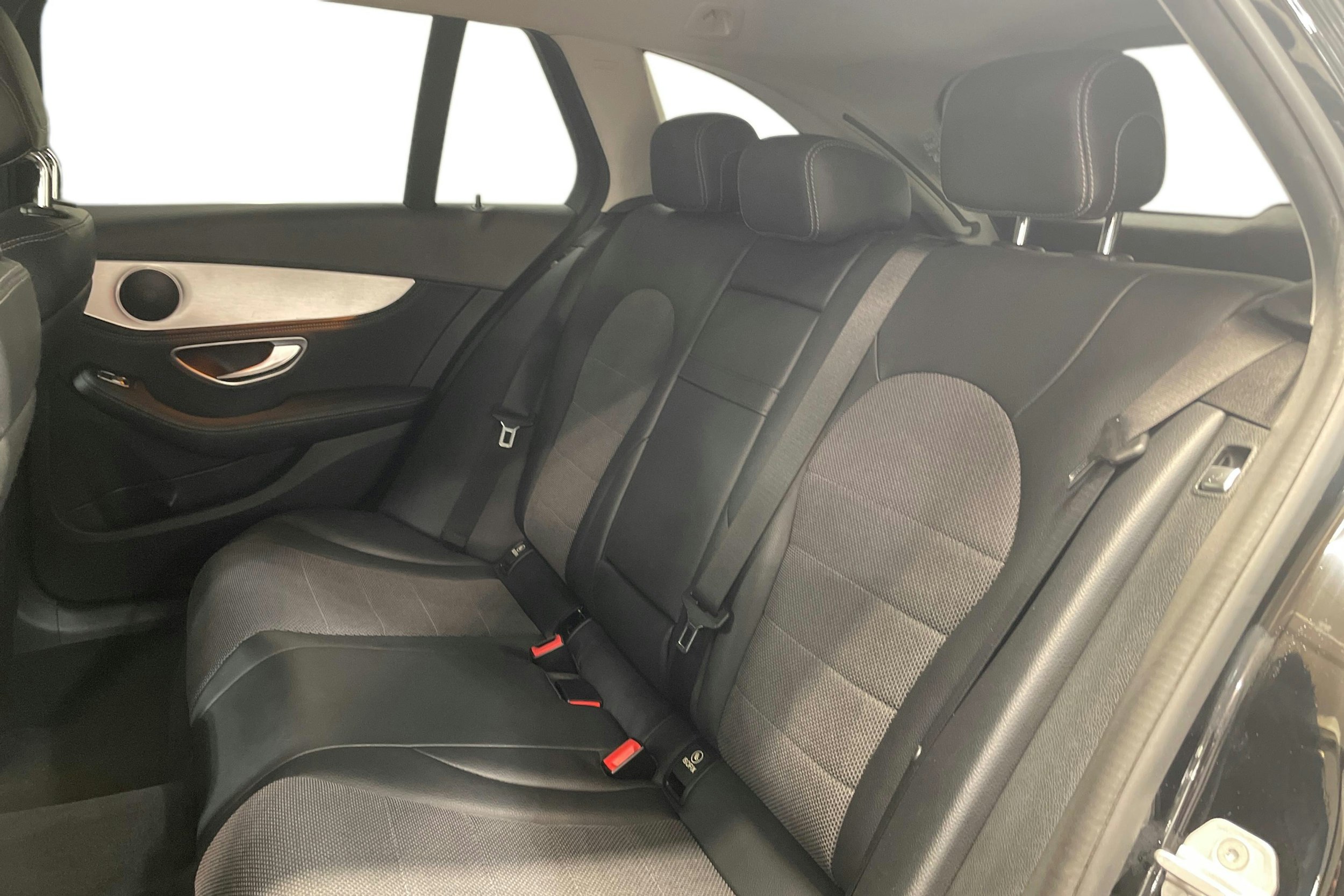 musta Mercedes-Benz C 2015 kuva 10.