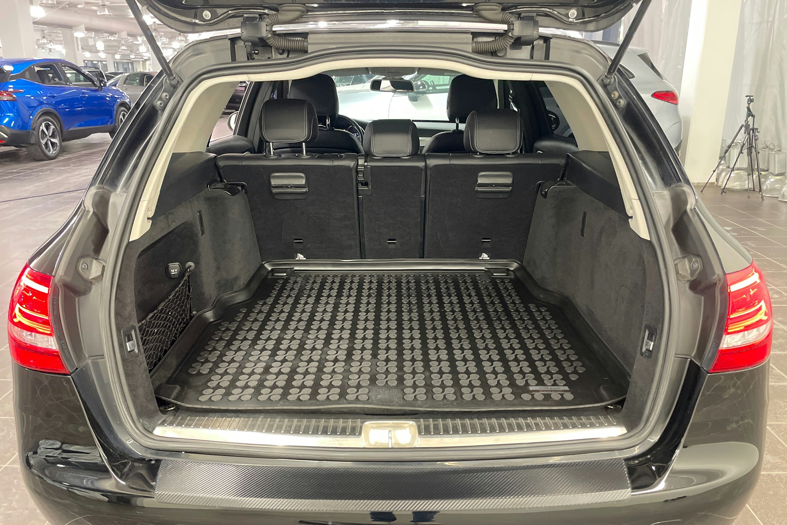 musta Mercedes-Benz C 2015 kuva 14.