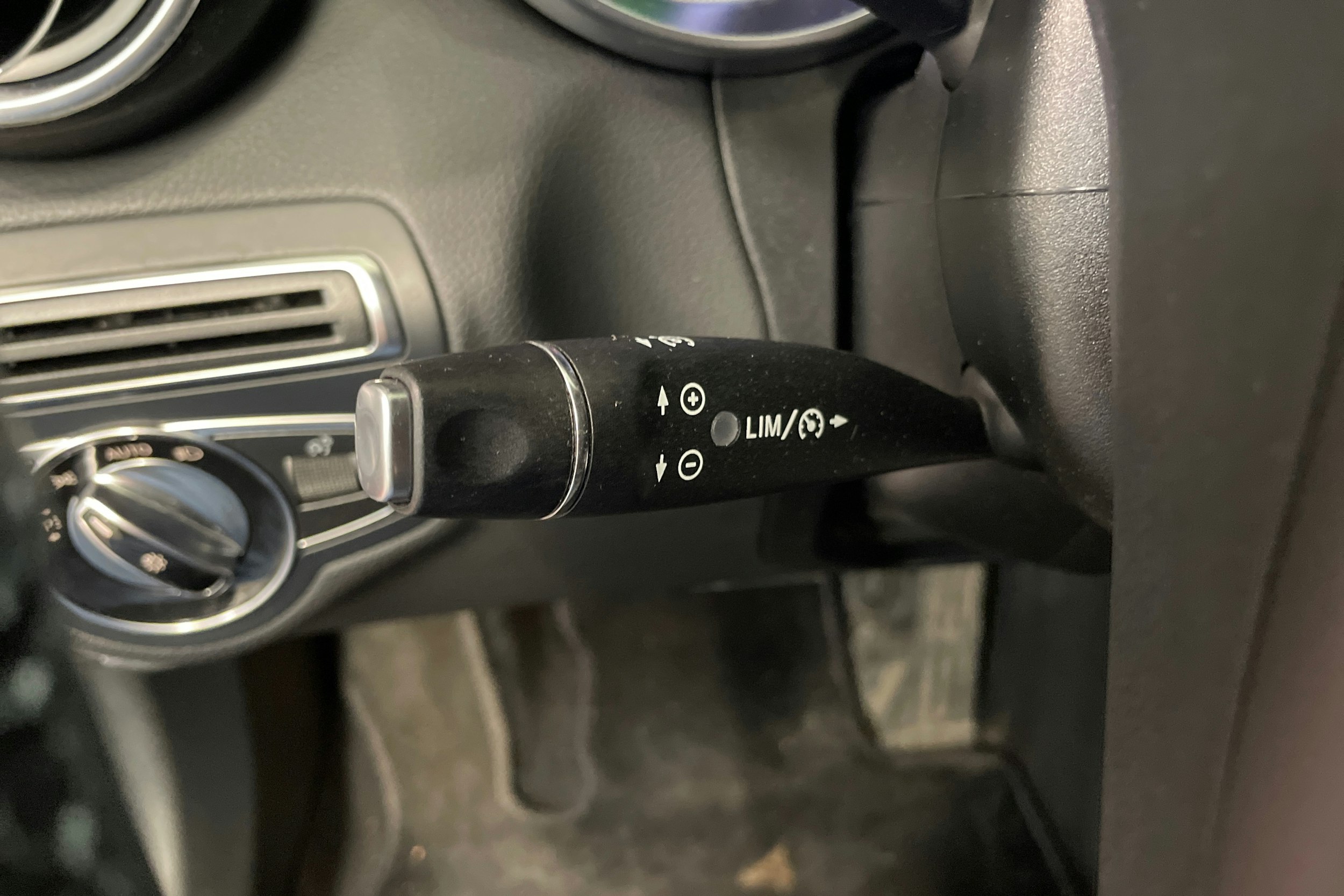 musta Mercedes-Benz C 2015 kuva 17.