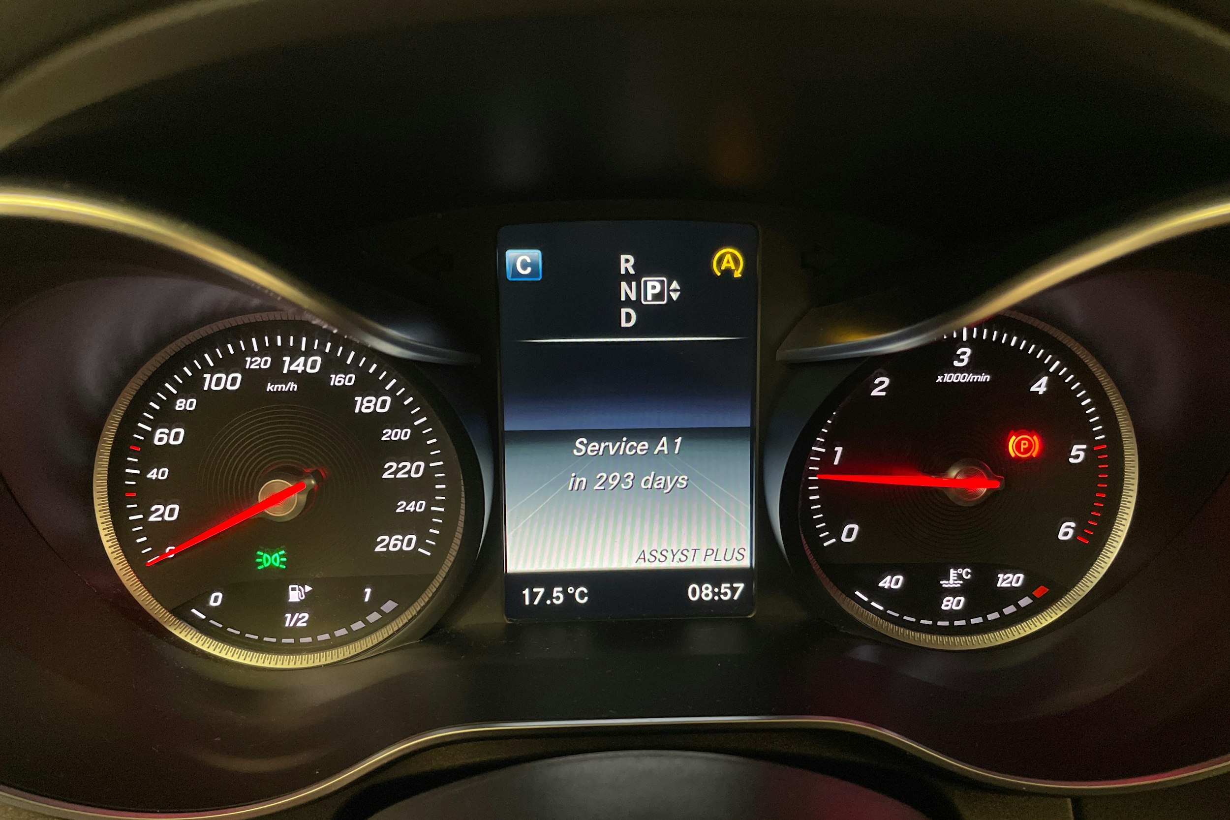 musta Mercedes-Benz C 2015 kuva 19.