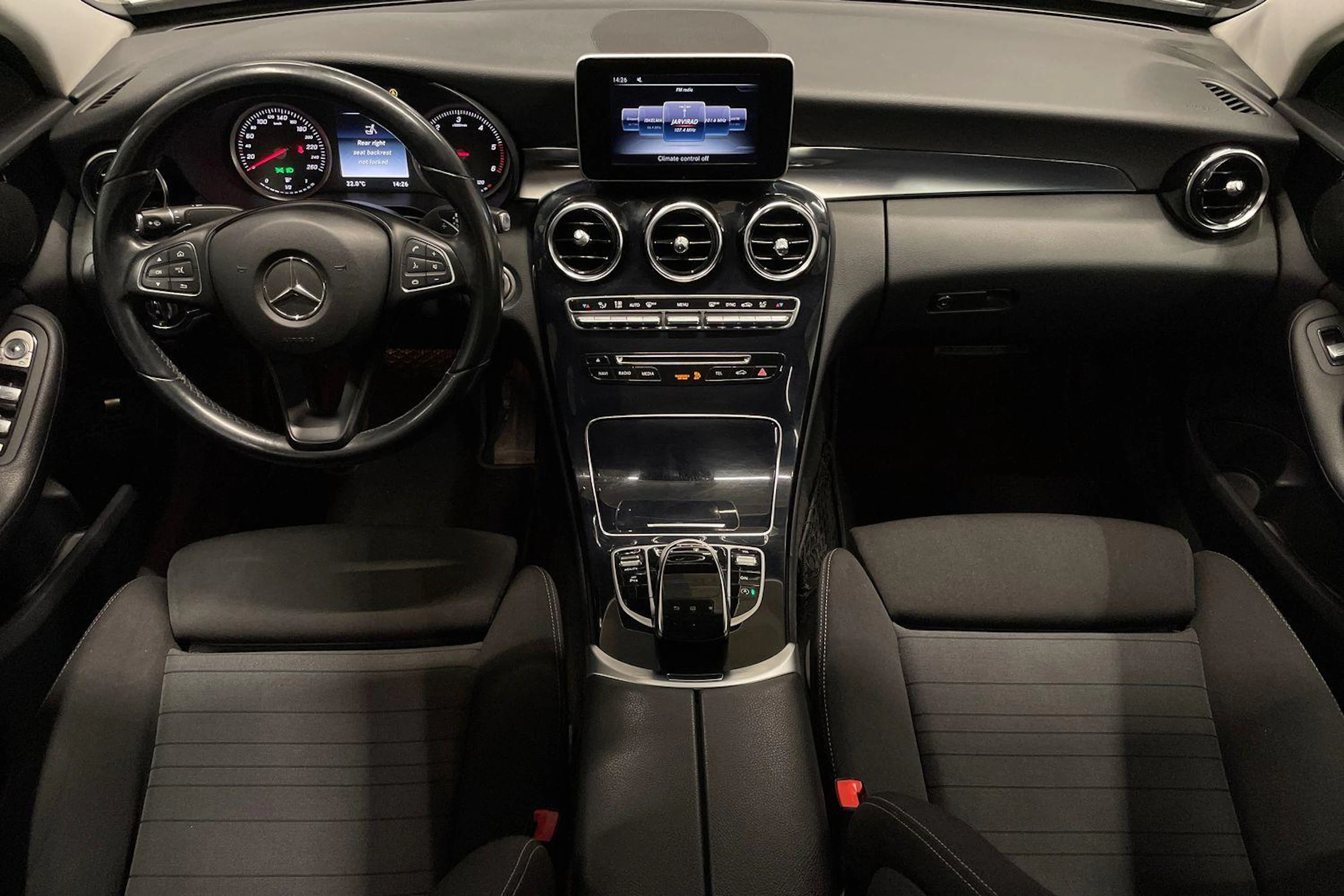 Valkoinen Mercedes-Benz C 2015 kuva 7.