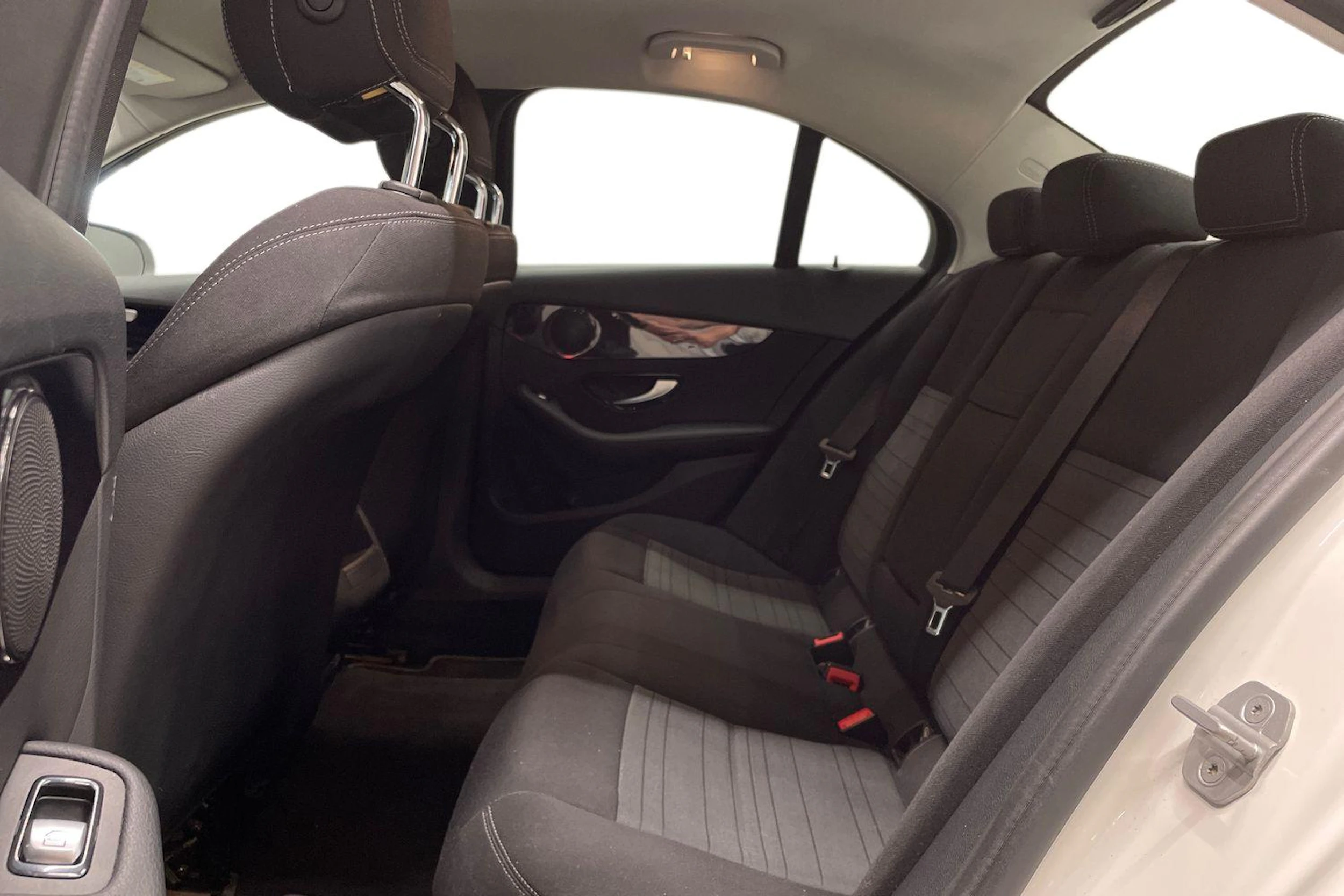Valkoinen Mercedes-Benz C 2015 kuva 8.