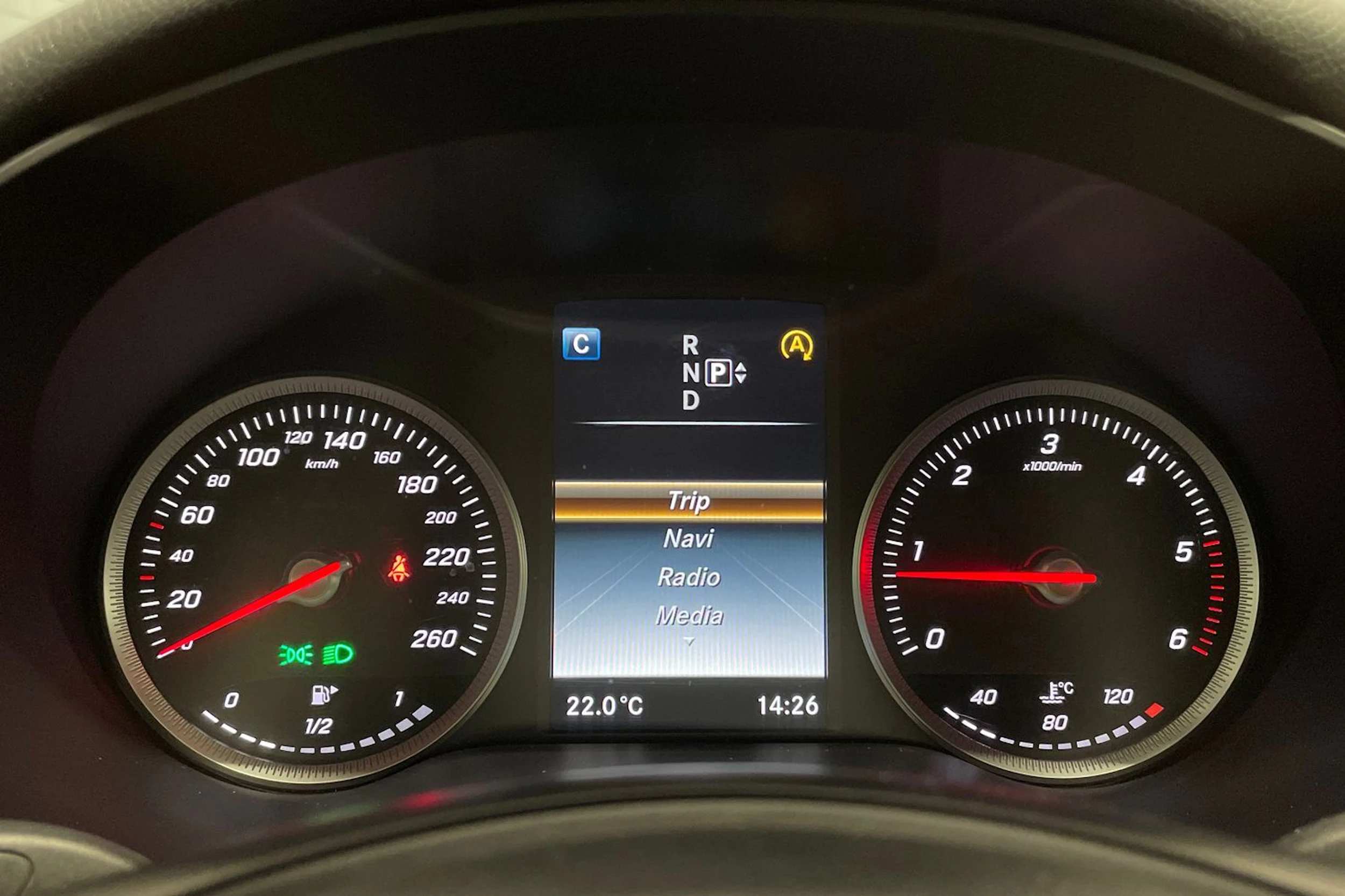 Valkoinen Mercedes-Benz C 2015 kuva 13.