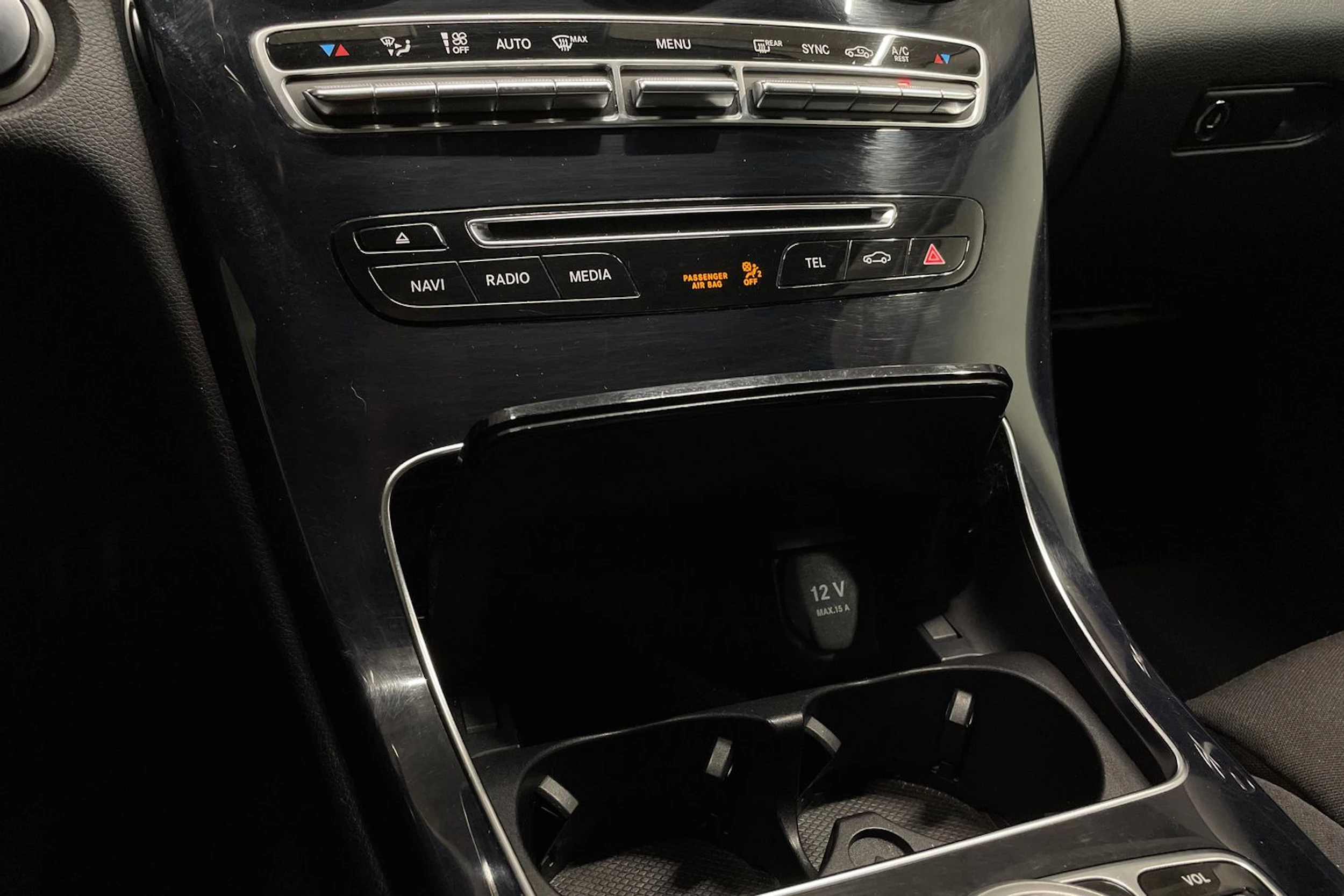 Valkoinen Mercedes-Benz C 2015 kuva 18.