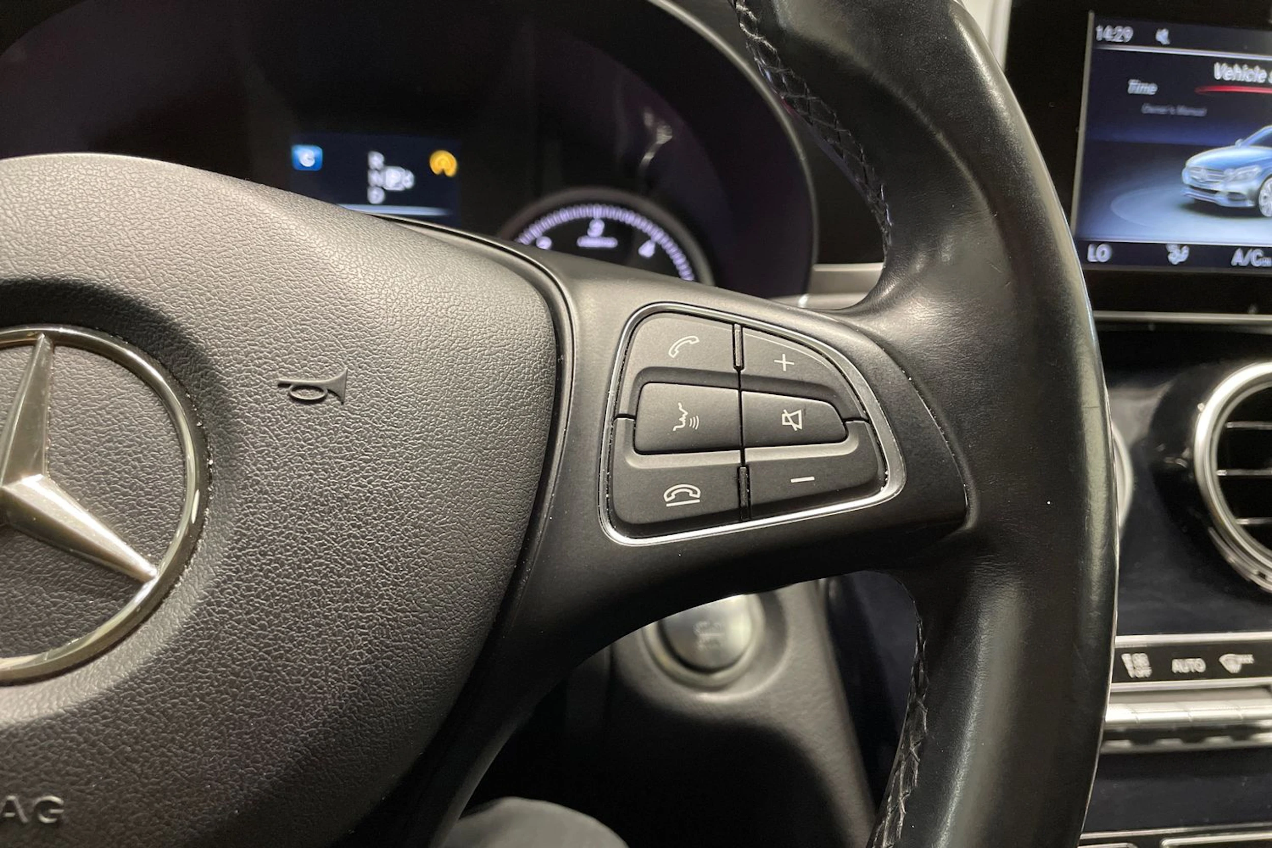 Valkoinen Mercedes-Benz C 2015 kuva 22.
