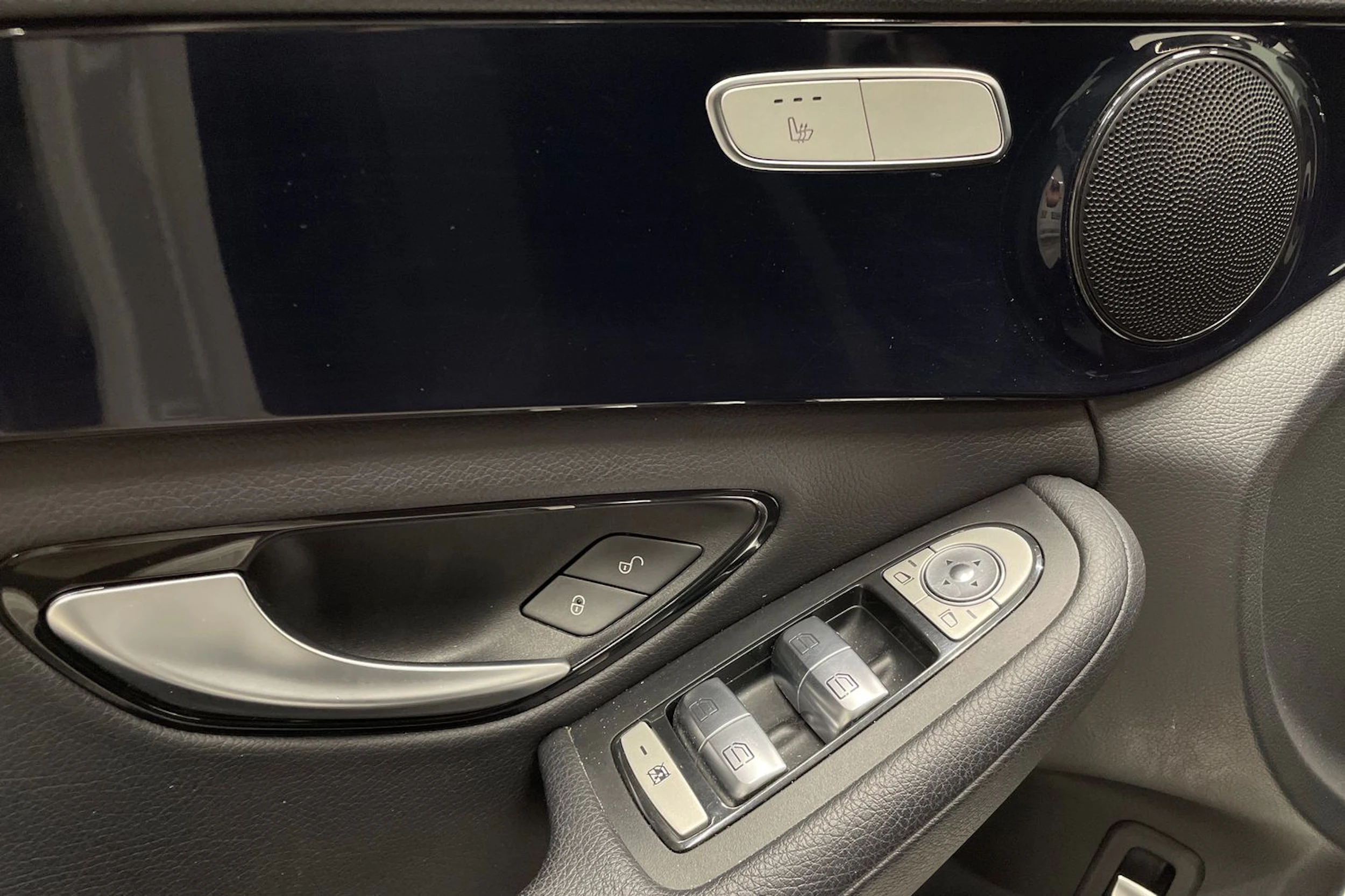 Valkoinen Mercedes-Benz C 2015 kuva 24.