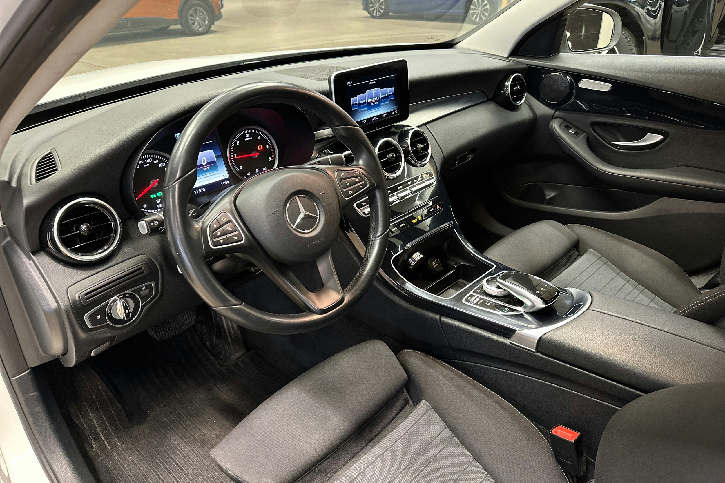 valkoinen Mercedes-Benz C 2015 kuva 6.