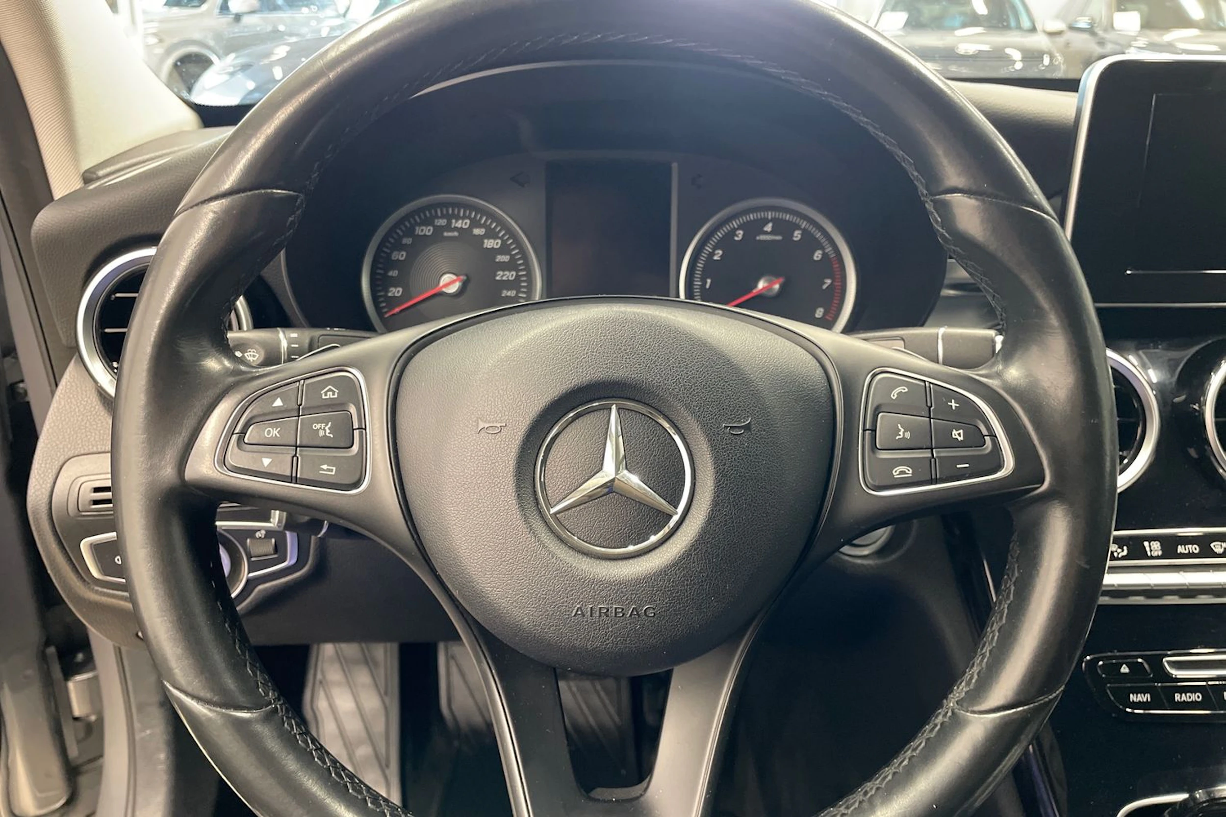 Harmaa Mercedes-Benz C 2015 kuva 20.