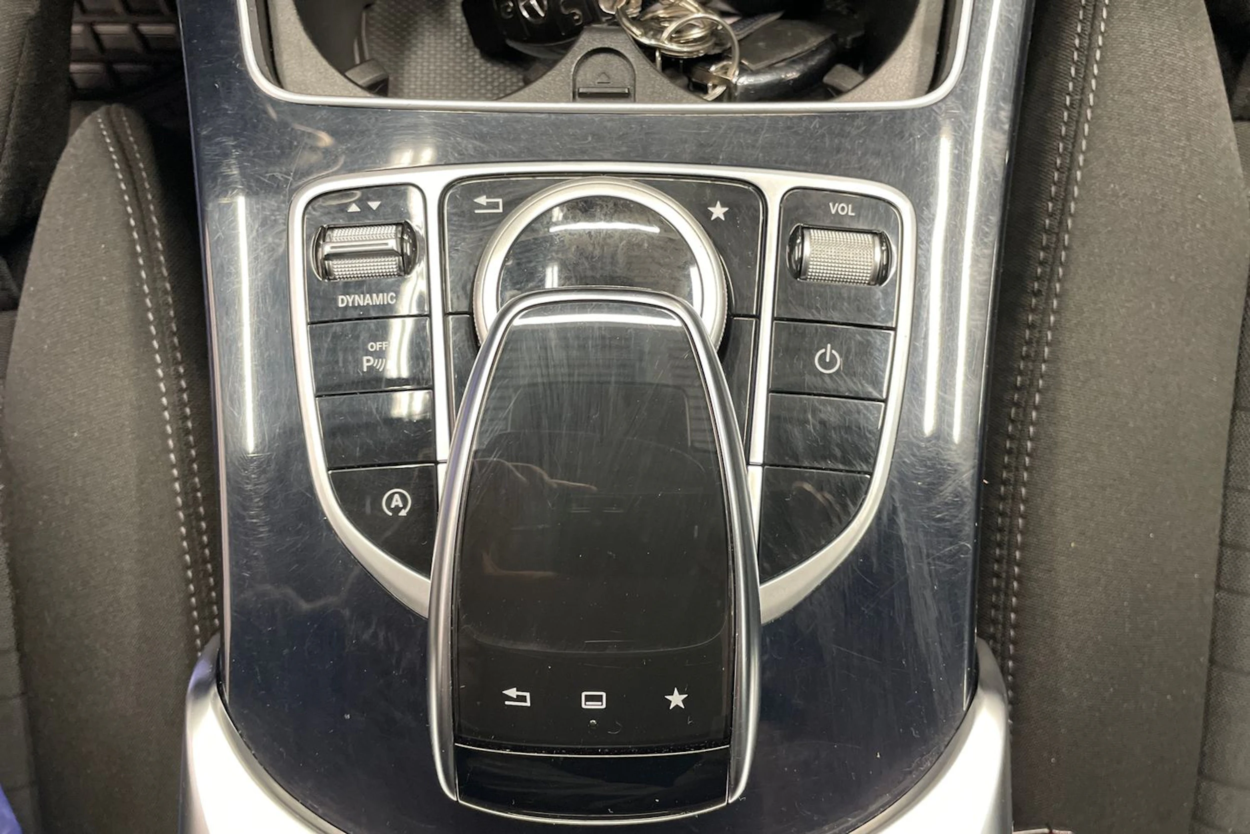 Harmaa Mercedes-Benz C 2015 kuva 23.