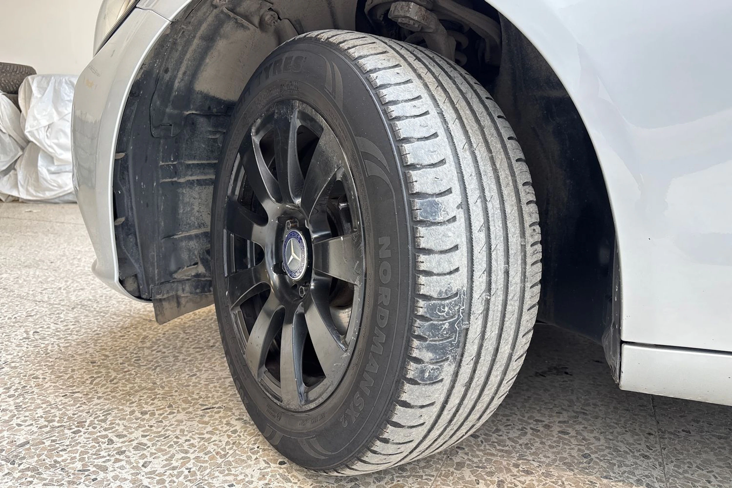harmaa Mercedes-Benz C 2015 kuva 13.