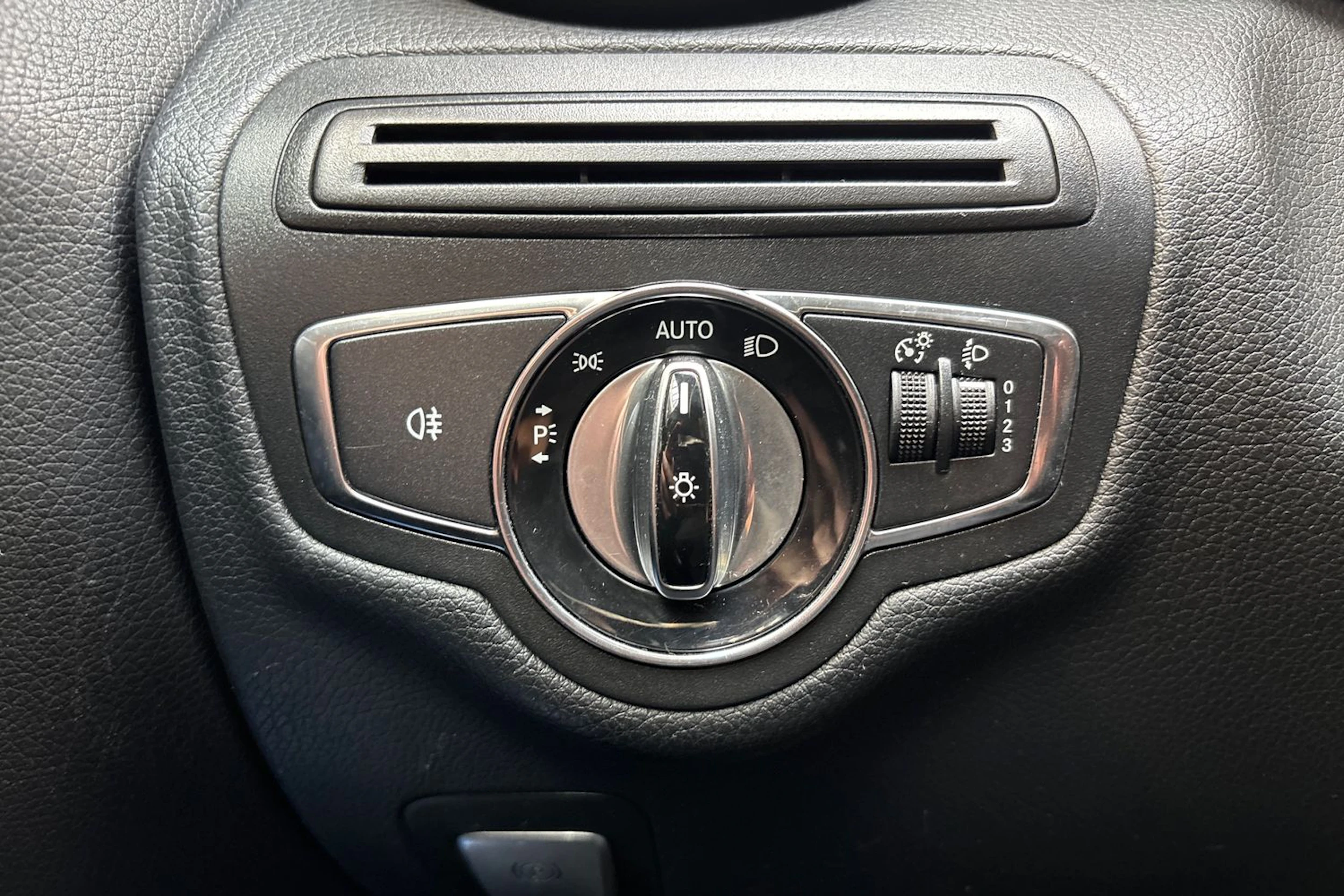 harmaa Mercedes-Benz C 2015 kuva 20.