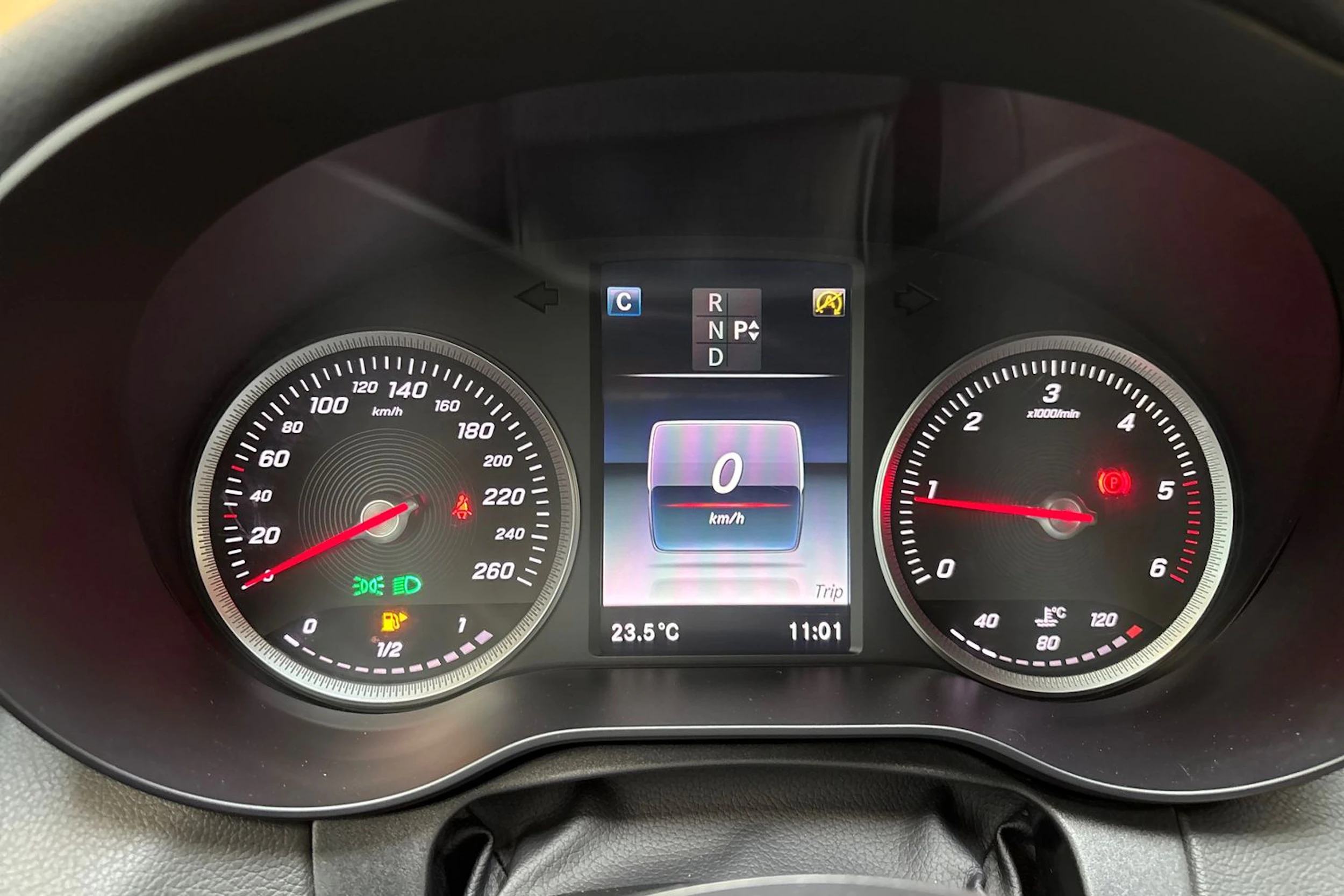 harmaa Mercedes-Benz C 2015 kuva 22.