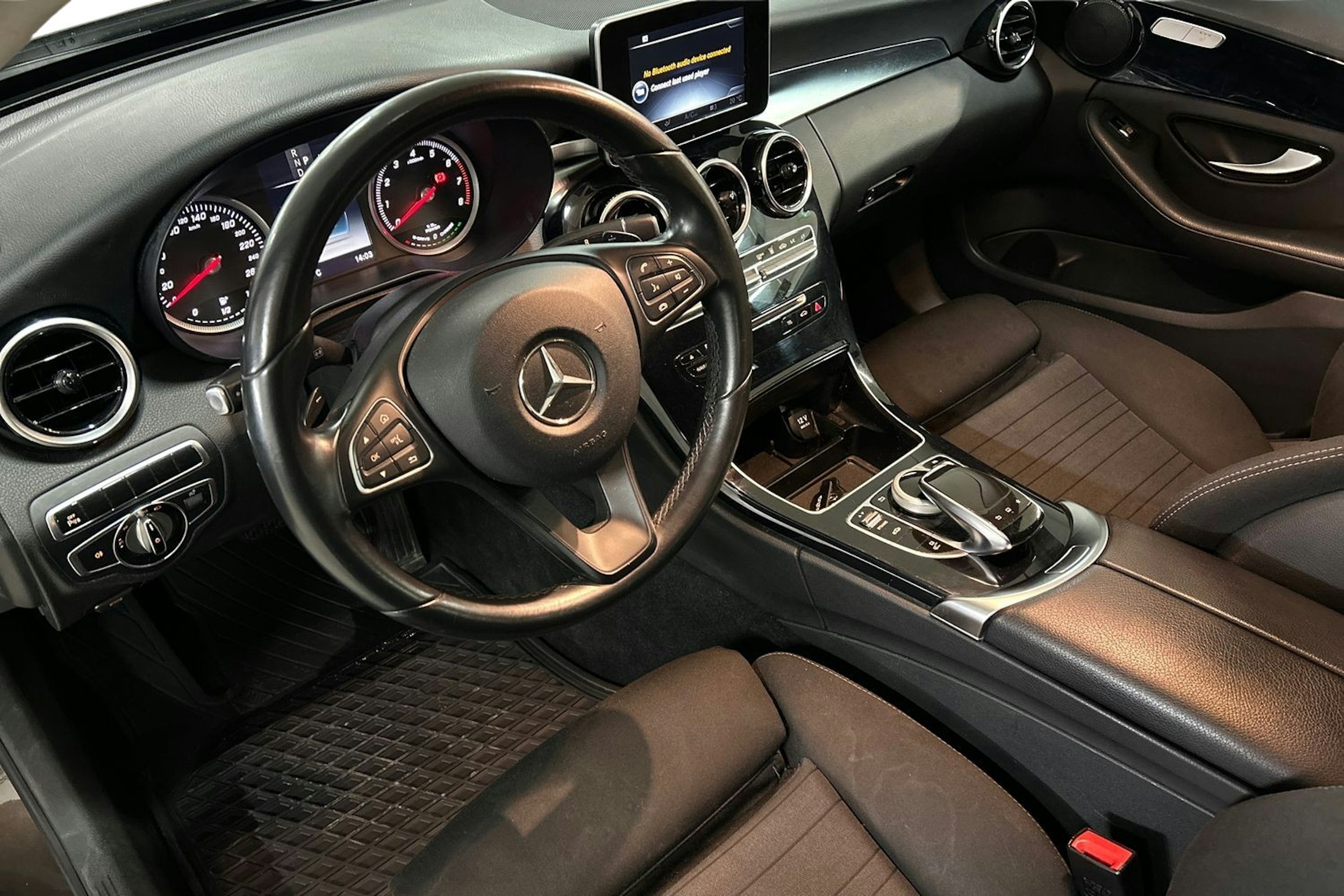 Ruskea (beige) Mercedes-Benz C 2015 kuva 6.
