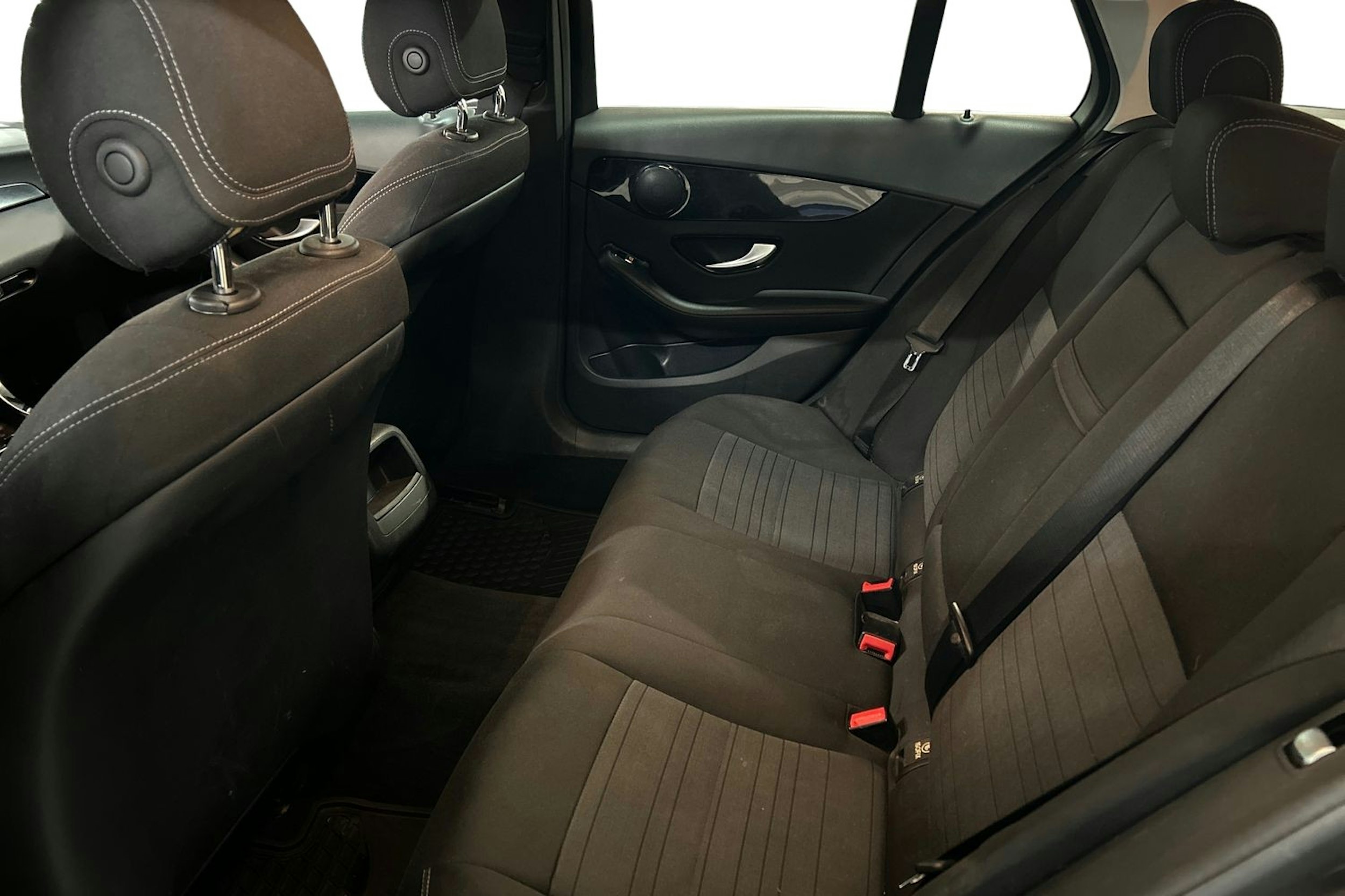 Ruskea (beige) Mercedes-Benz C 2015 kuva 8.