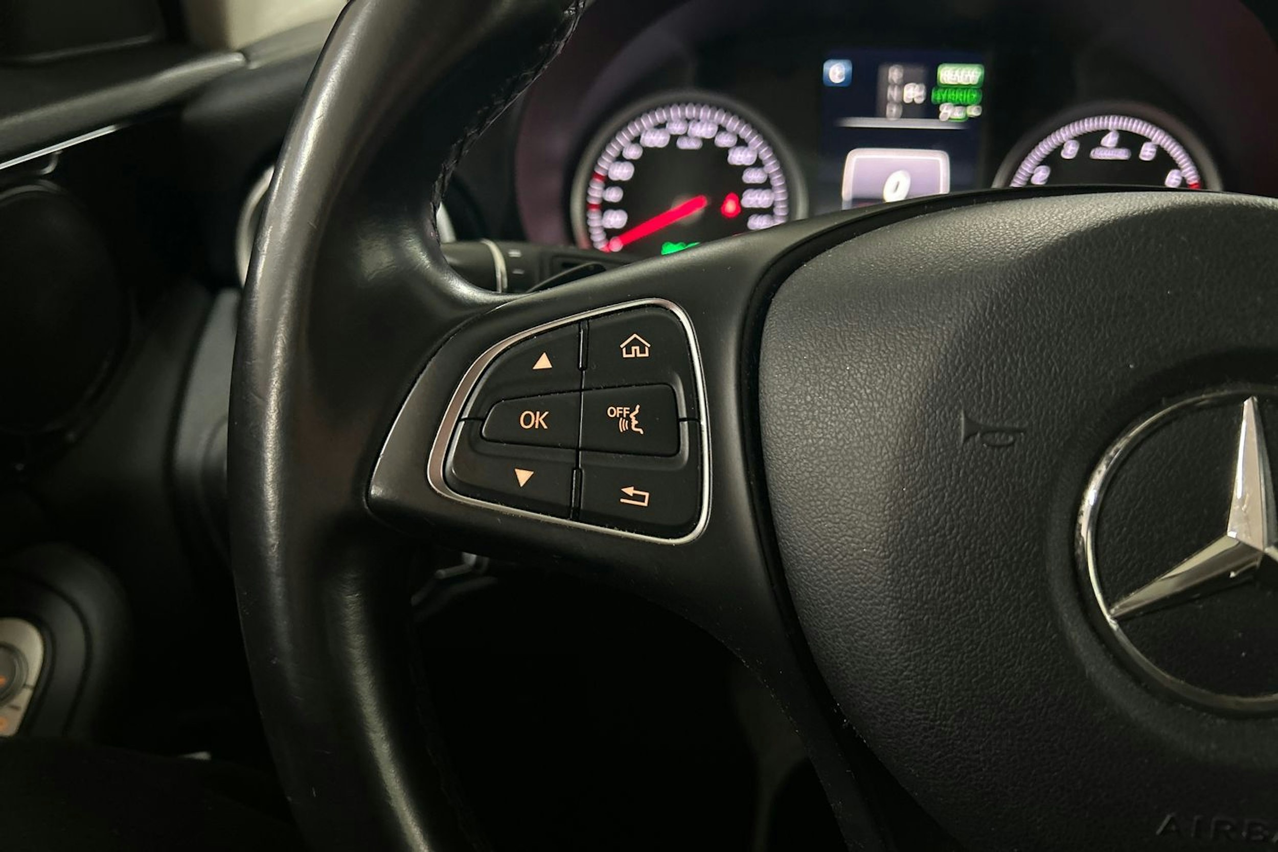 Ruskea (beige) Mercedes-Benz C 2015 kuva 13.
