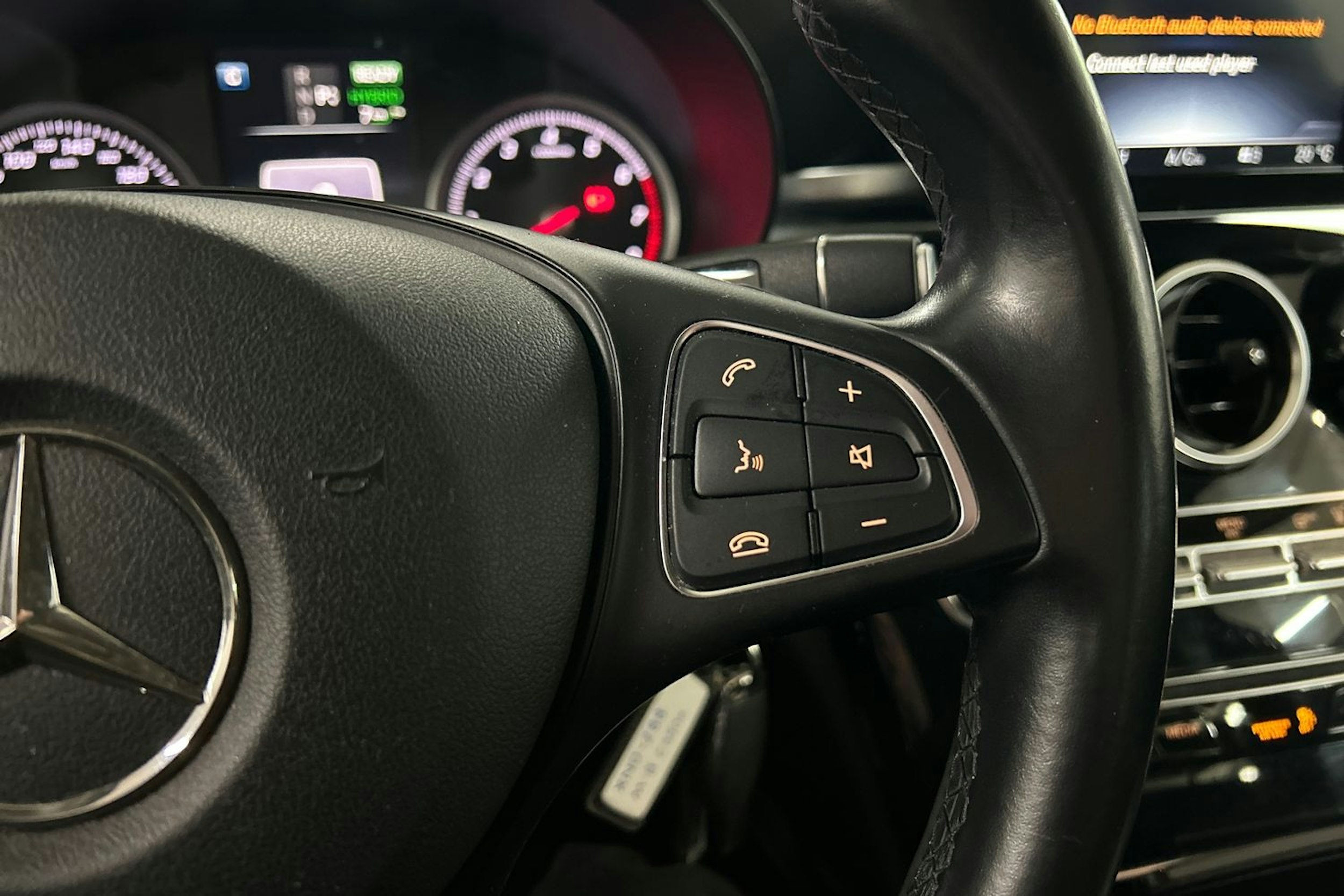 Ruskea (beige) Mercedes-Benz C 2015 kuva 14.