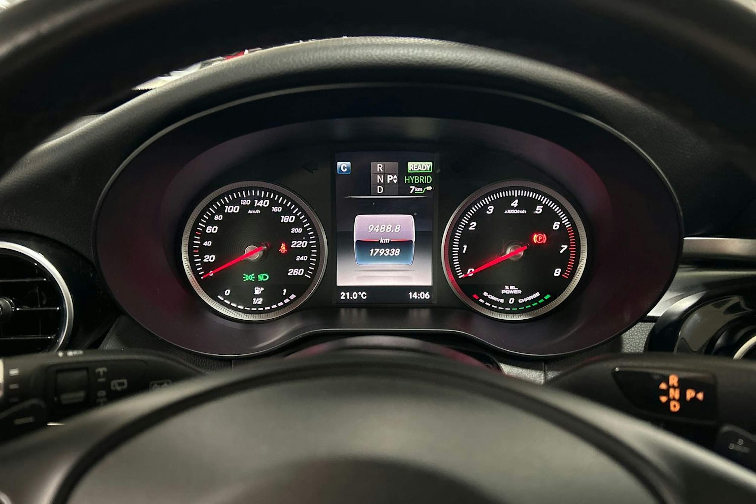 Ruskea (beige) Mercedes-Benz C 2015 kuva 15.