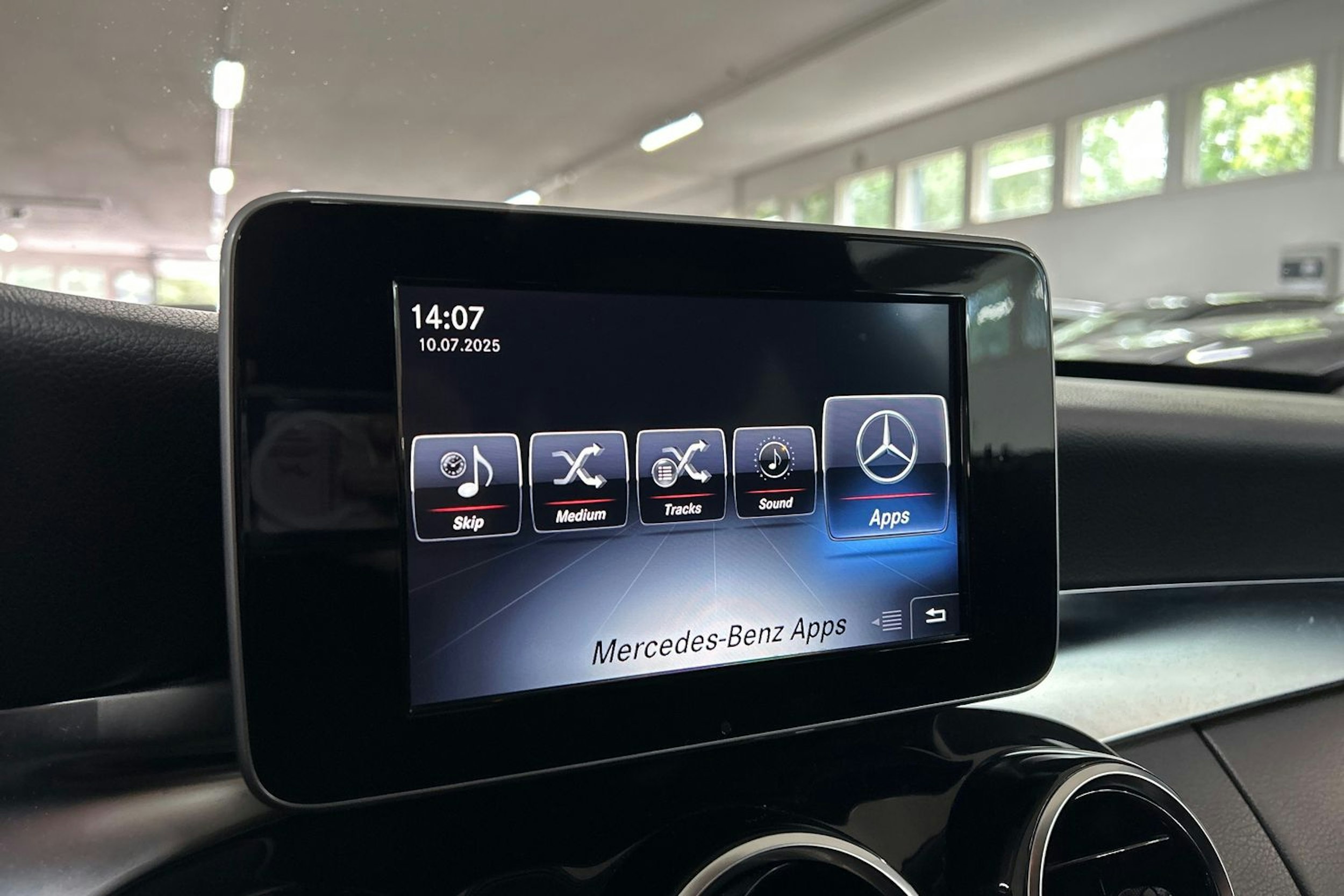 Ruskea (beige) Mercedes-Benz C 2015 kuva 18.
