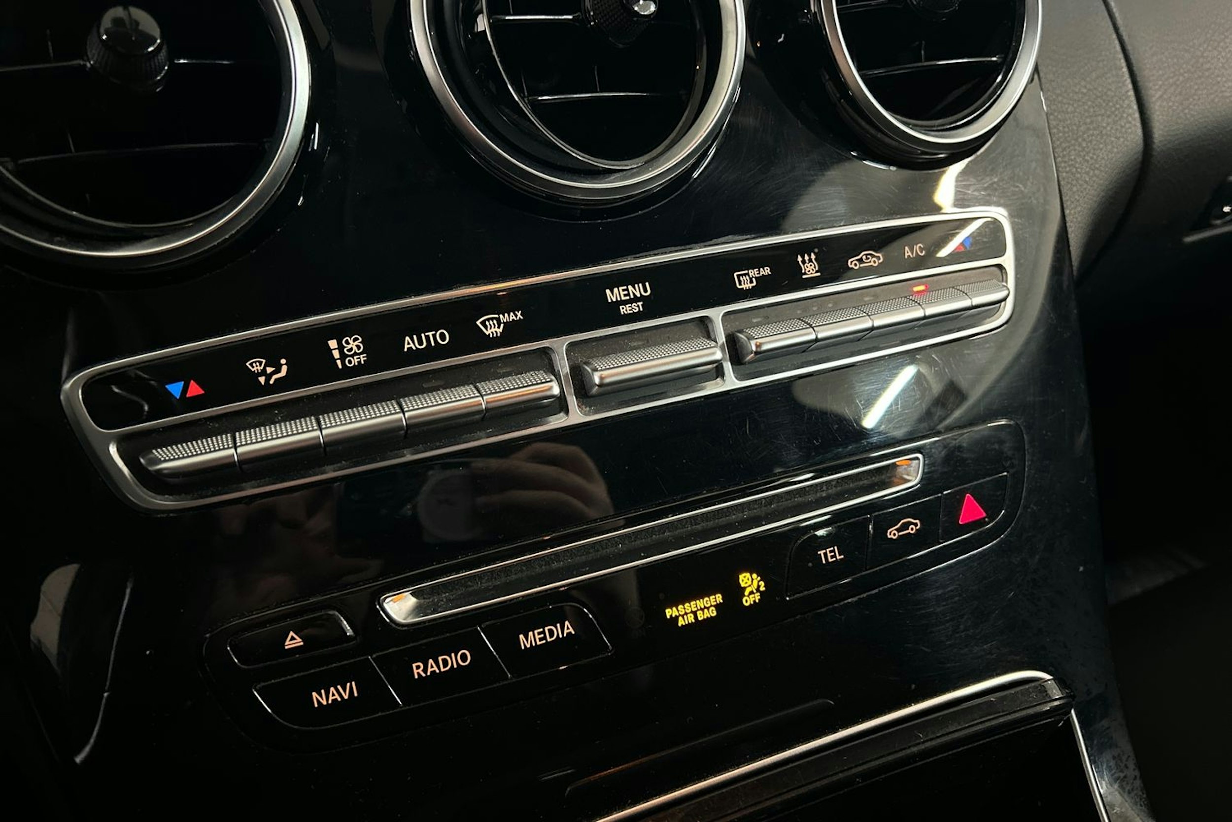Ruskea (beige) Mercedes-Benz C 2015 kuva 19.