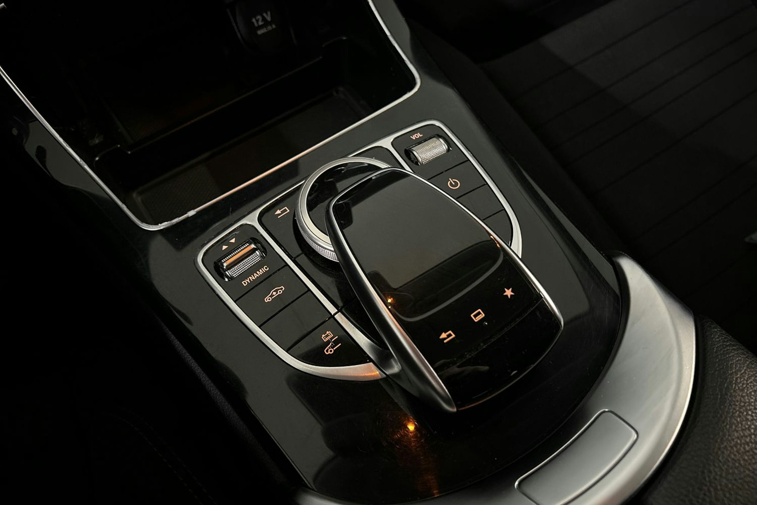 Ruskea (beige) Mercedes-Benz C 2015 kuva 20.