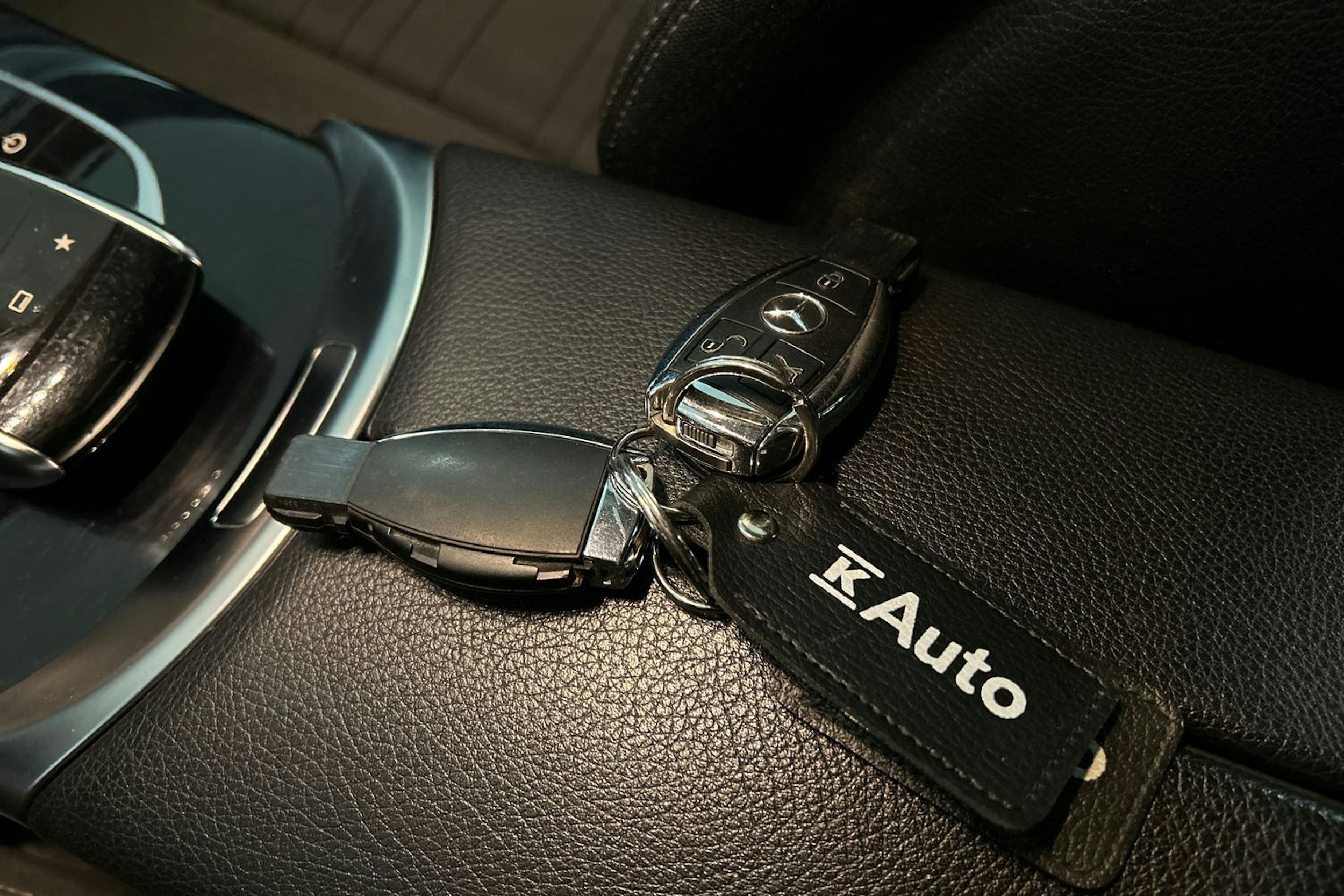 Ruskea (beige) Mercedes-Benz C 2015 kuva 21.