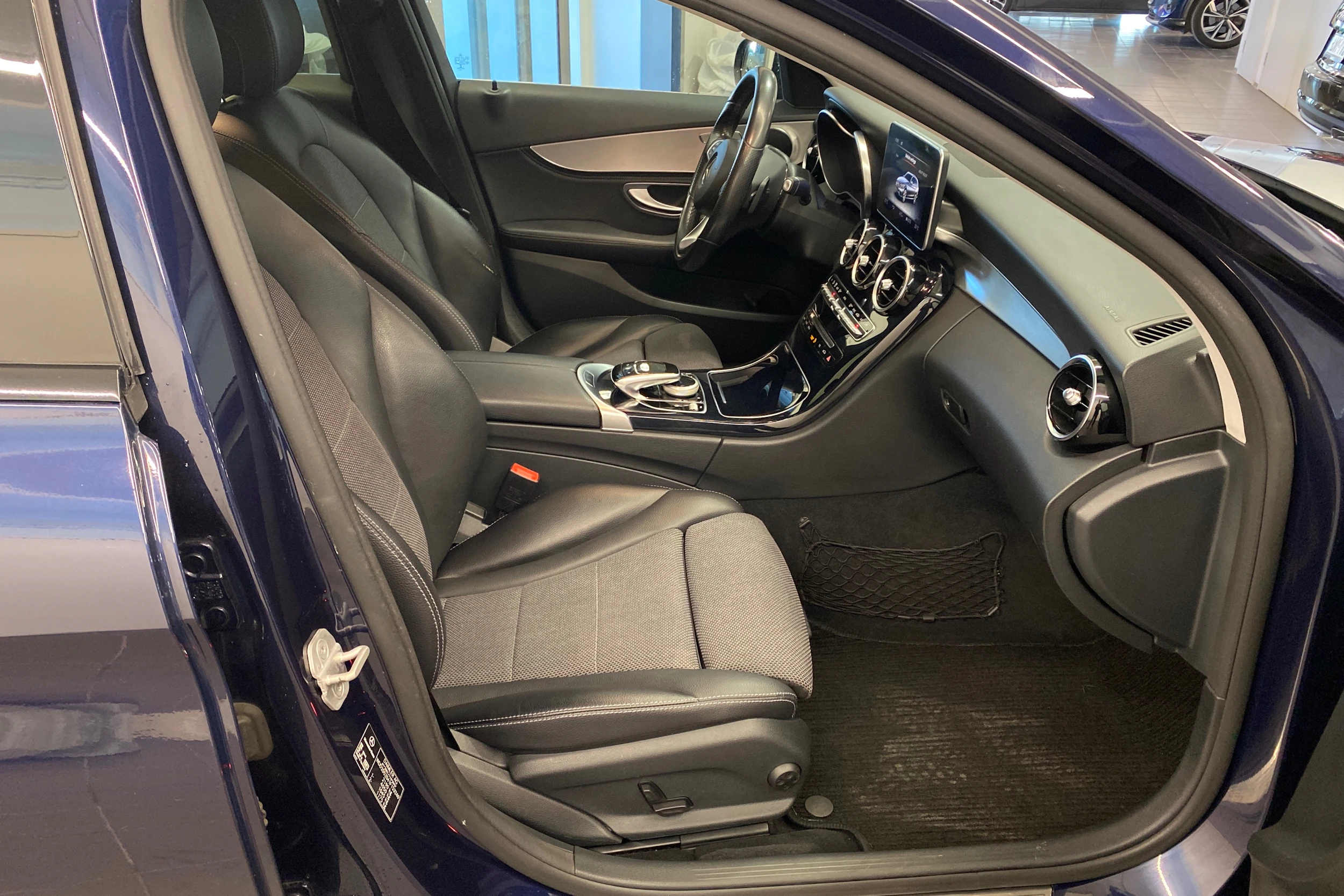 sininen Mercedes-Benz C 2015 kuva 17.