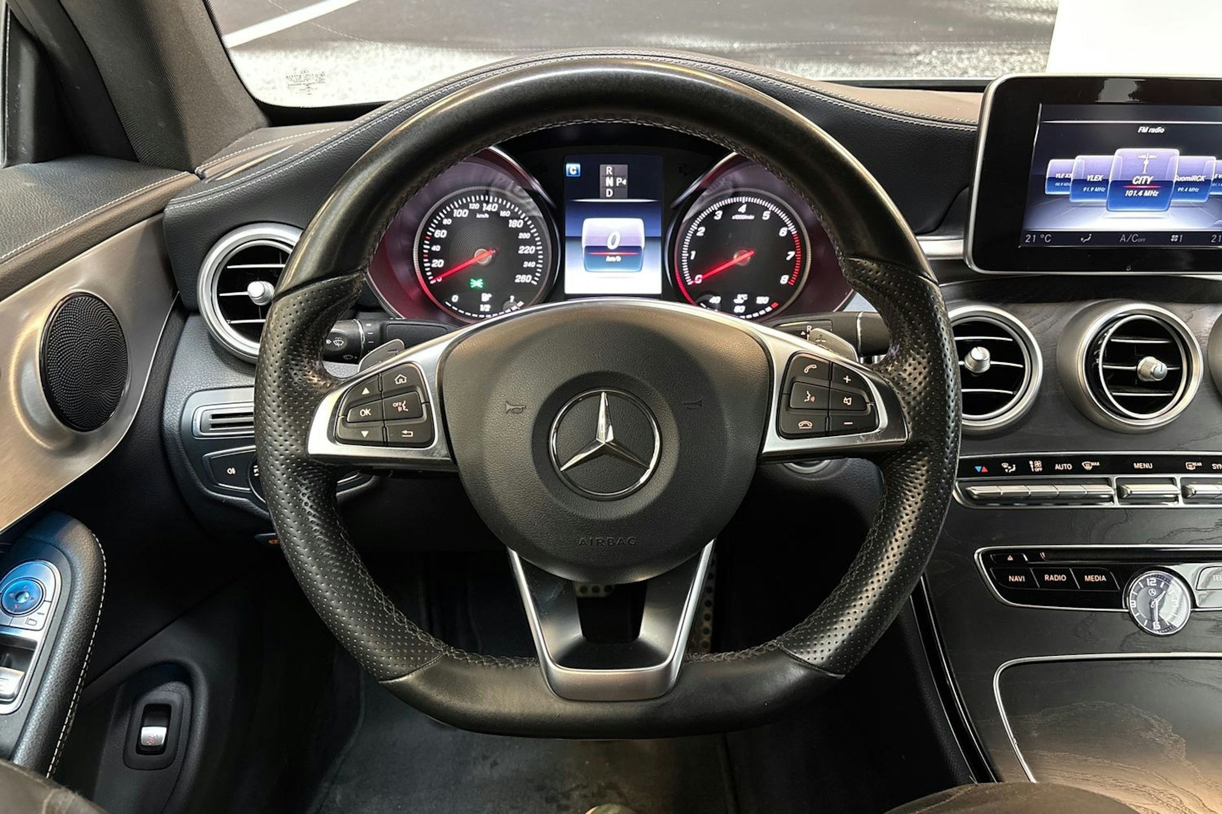 harmaa Mercedes-Benz C 2015 kuva 17.