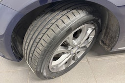 sininen Mercedes-Benz C 2016 kuva 13.