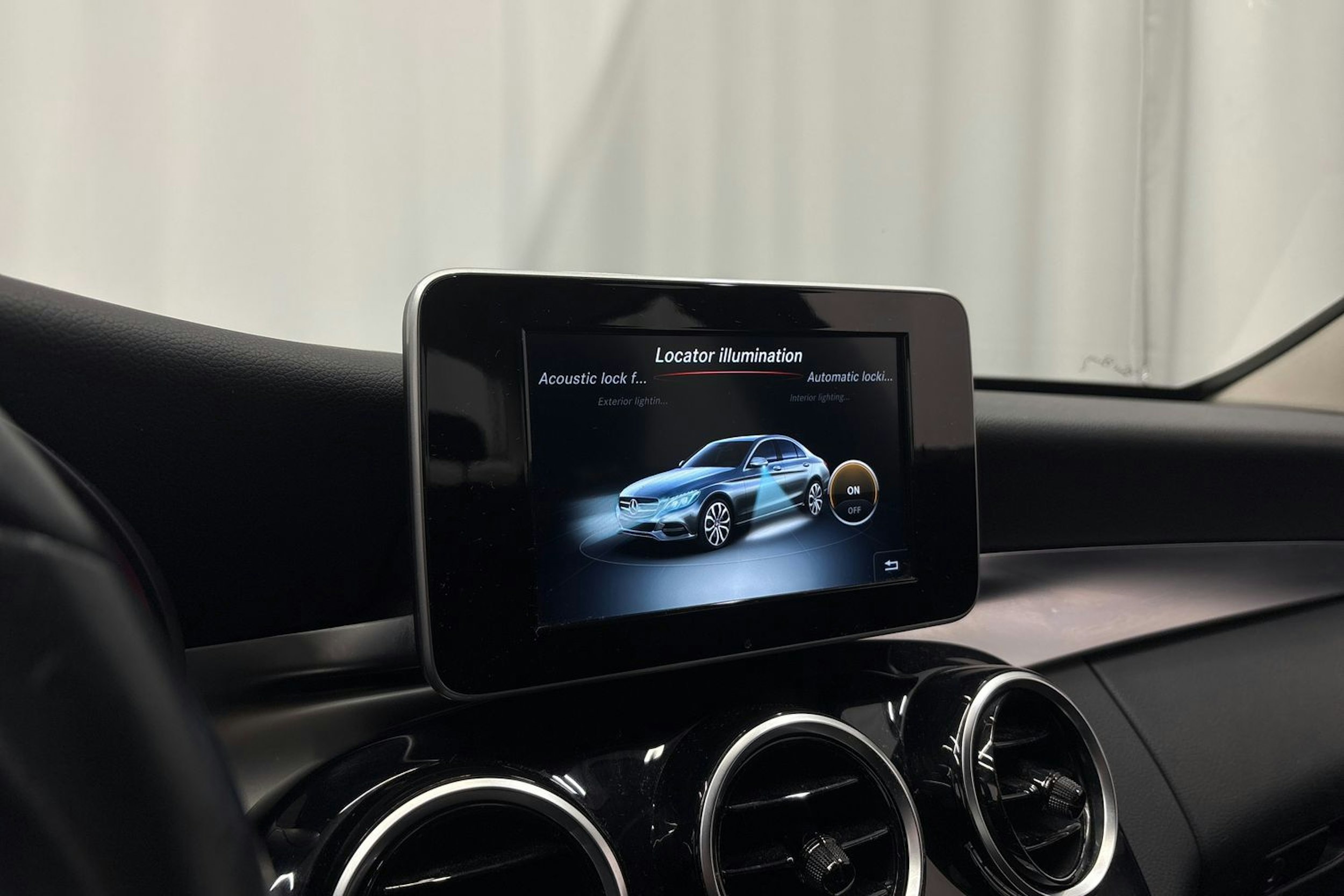 sininen Mercedes-Benz C 2016 kuva 22.
