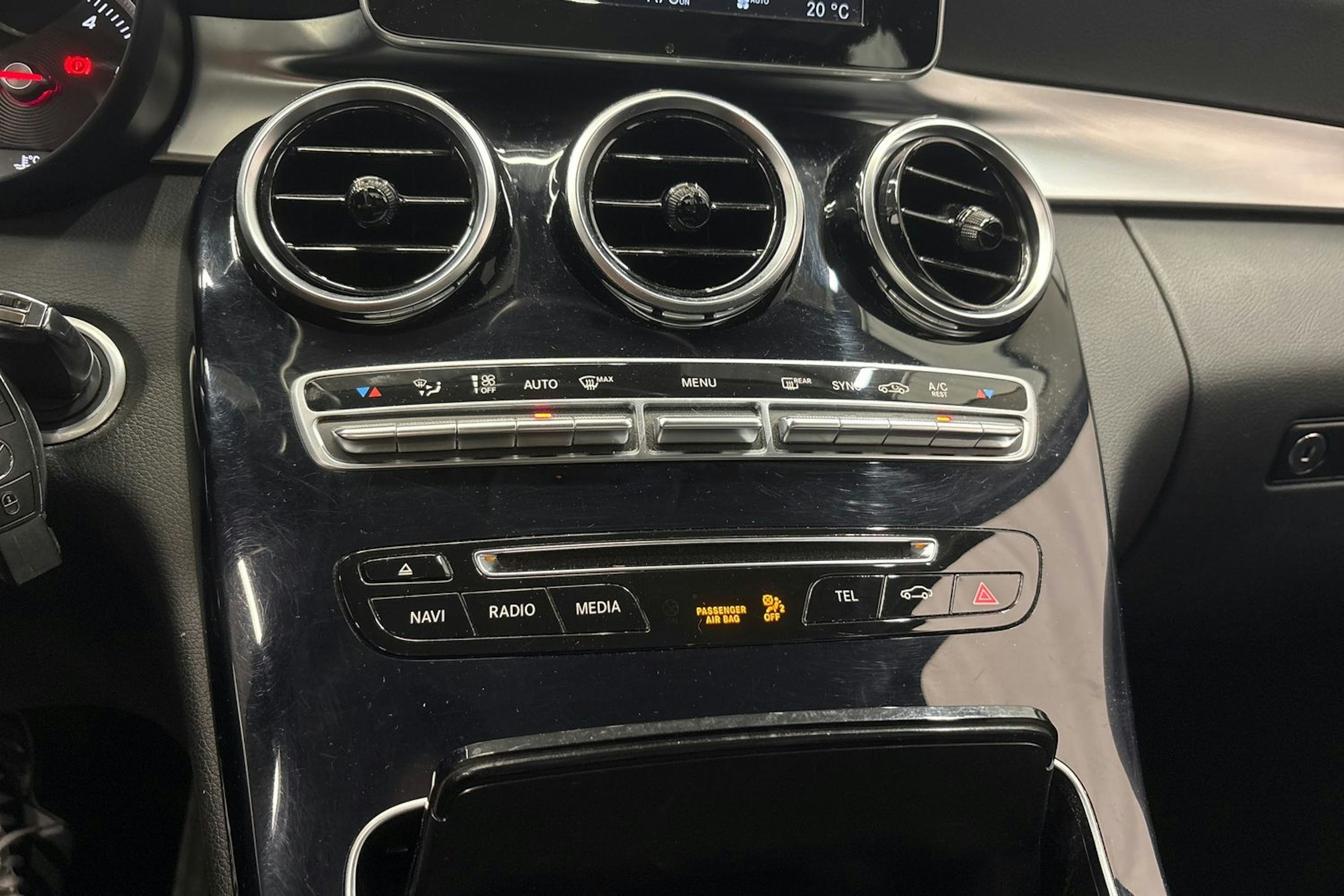 sininen Mercedes-Benz C 2016 kuva 23.