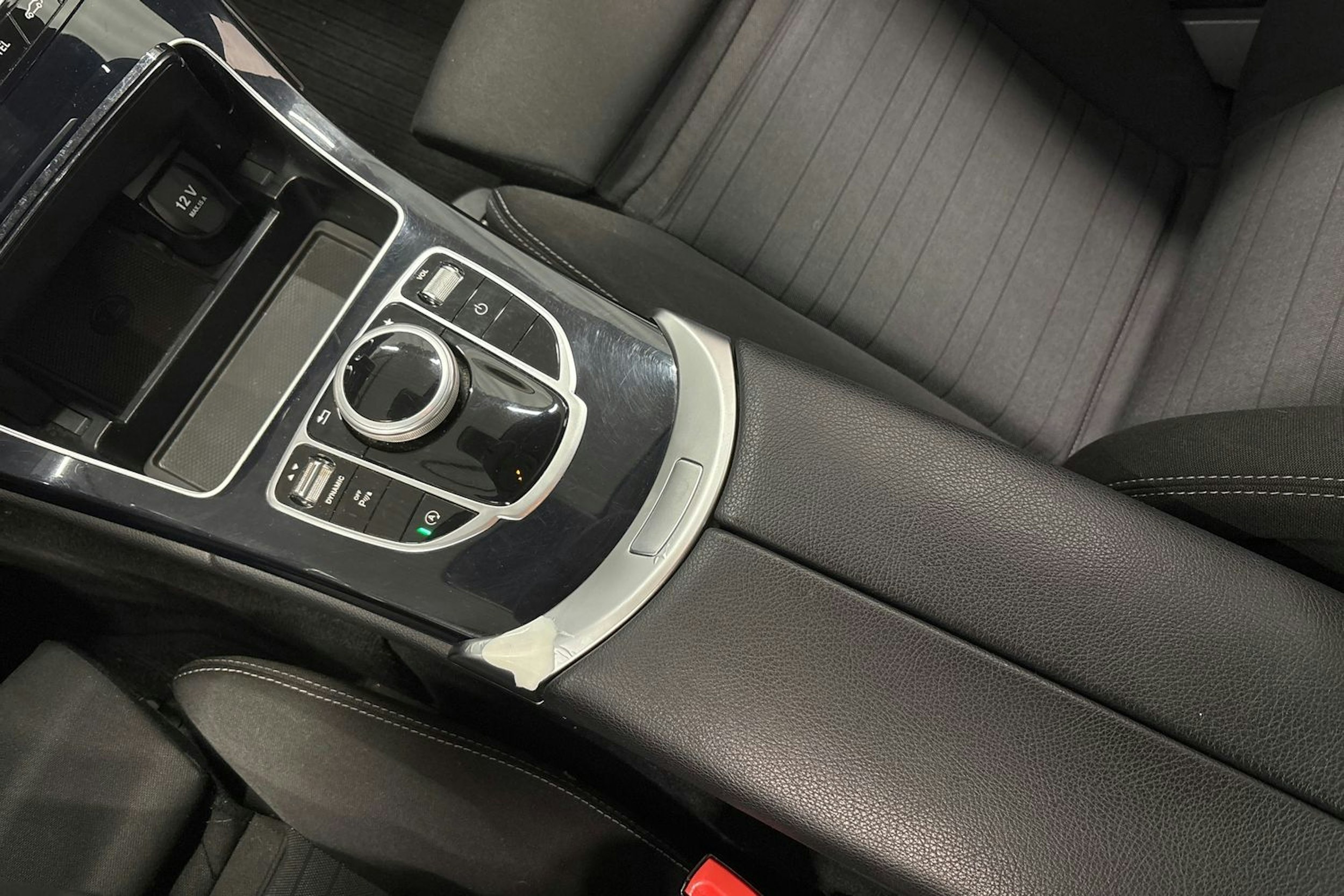 sininen Mercedes-Benz C 2016 kuva 24.
