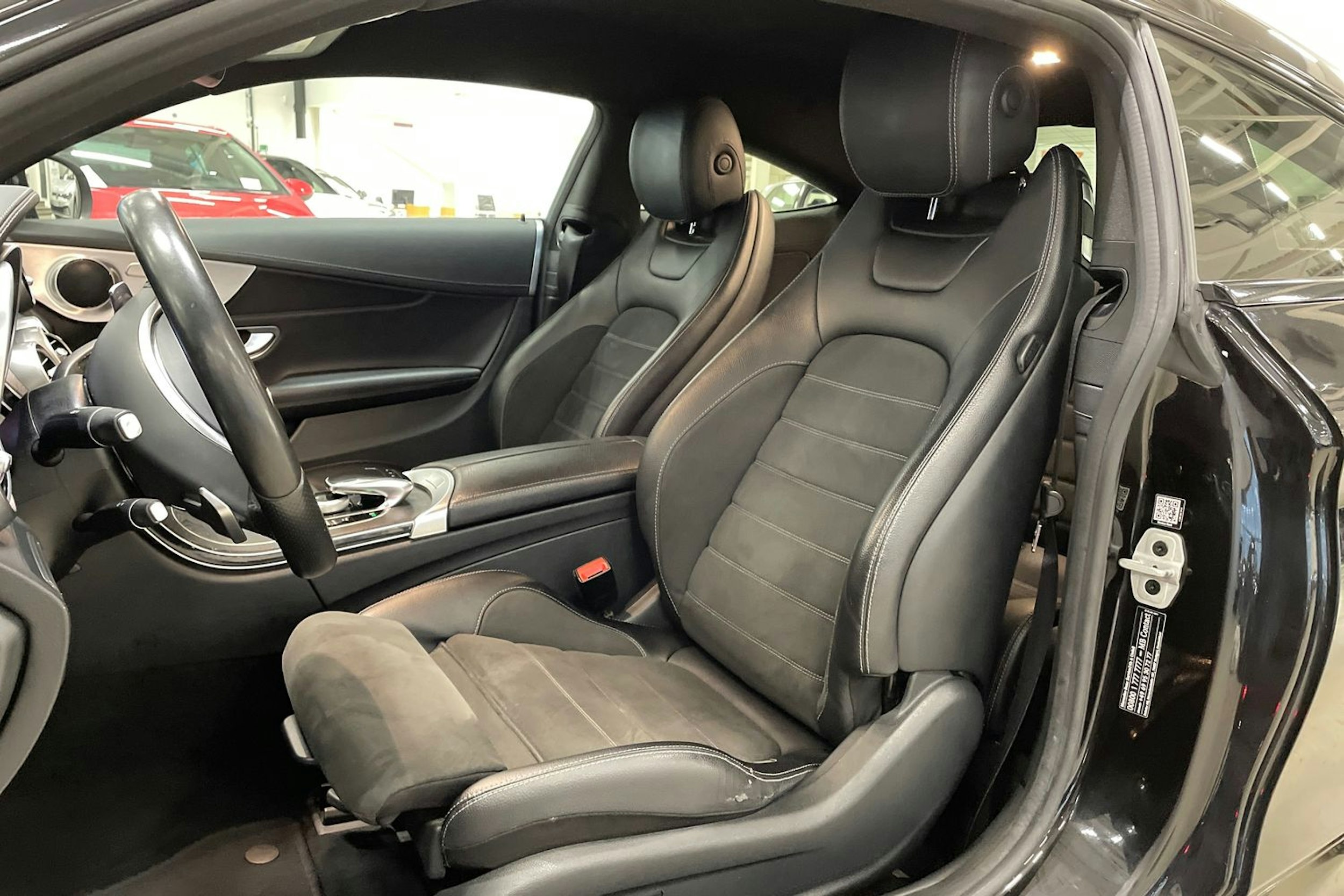 musta Mercedes-Benz C 2016 kuva 14.